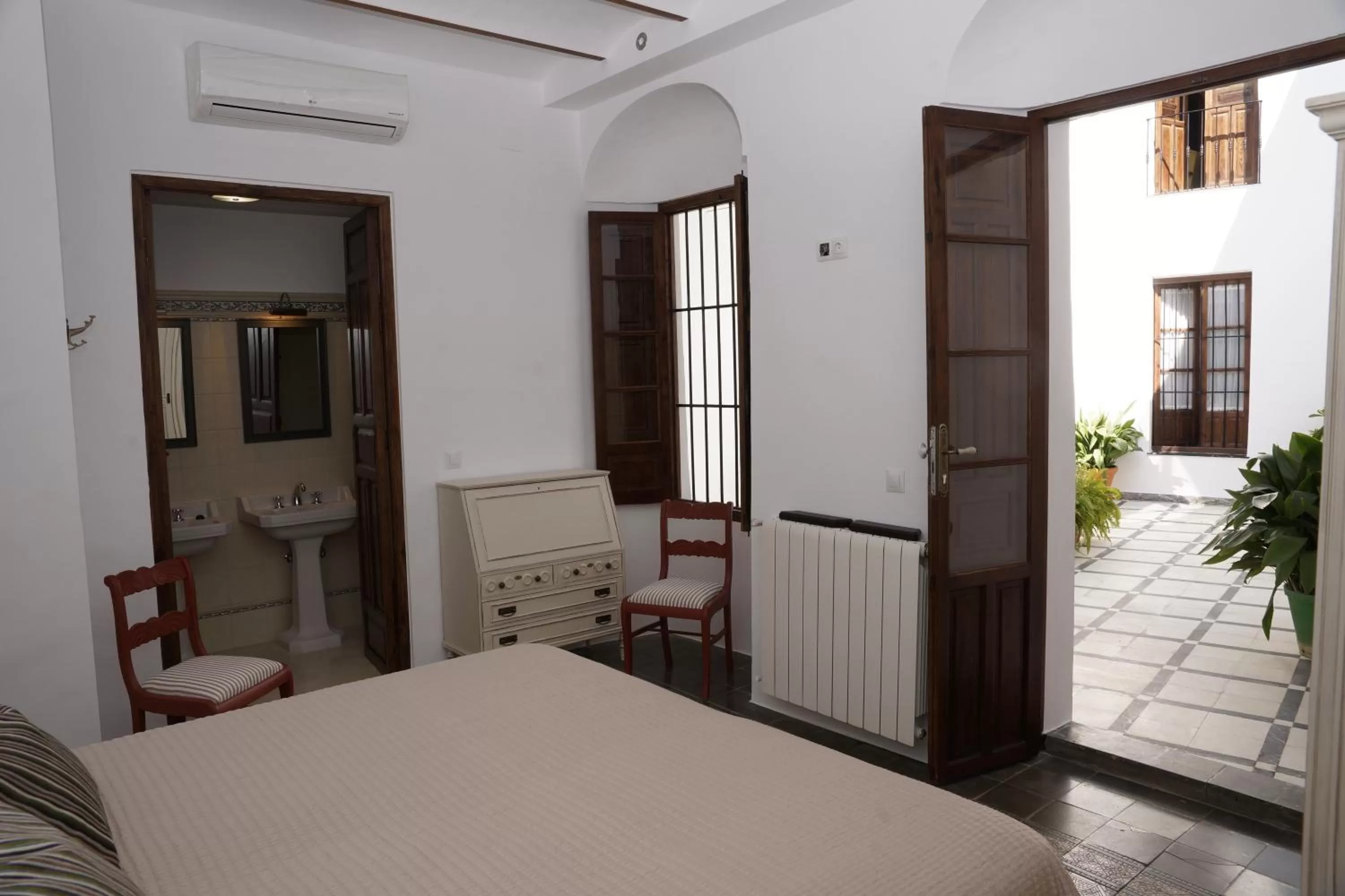Decorative detail, Bed in Fuentepiedra Casa Rural Categoría Superior