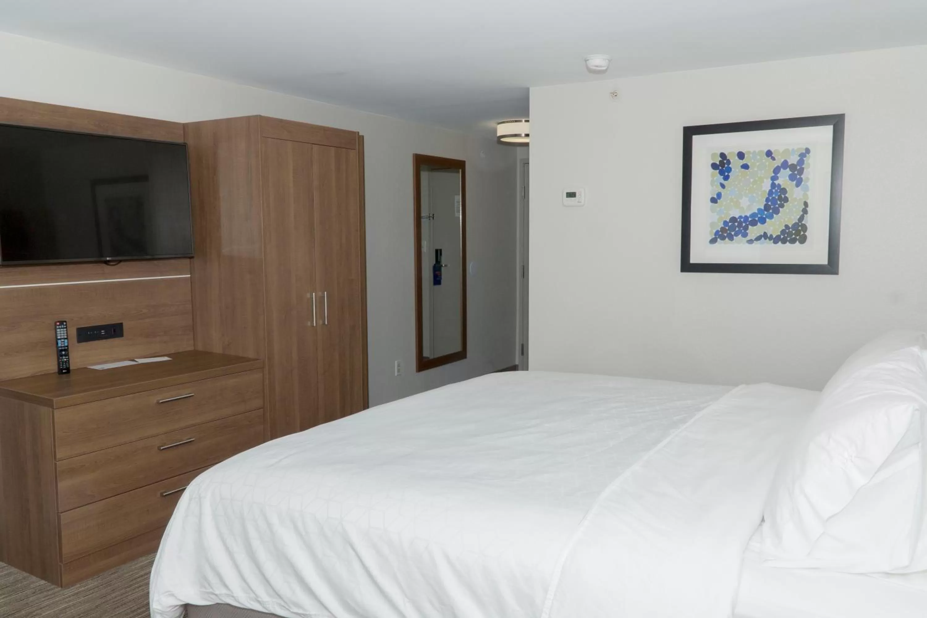 Bed in Holiday Inn Express Hotel & Suites Madison by IHG