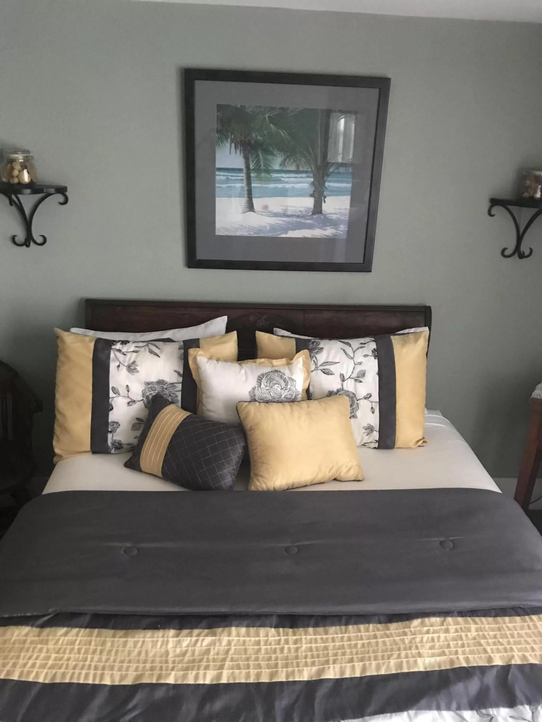 Bedroom in Beachrunners Inn