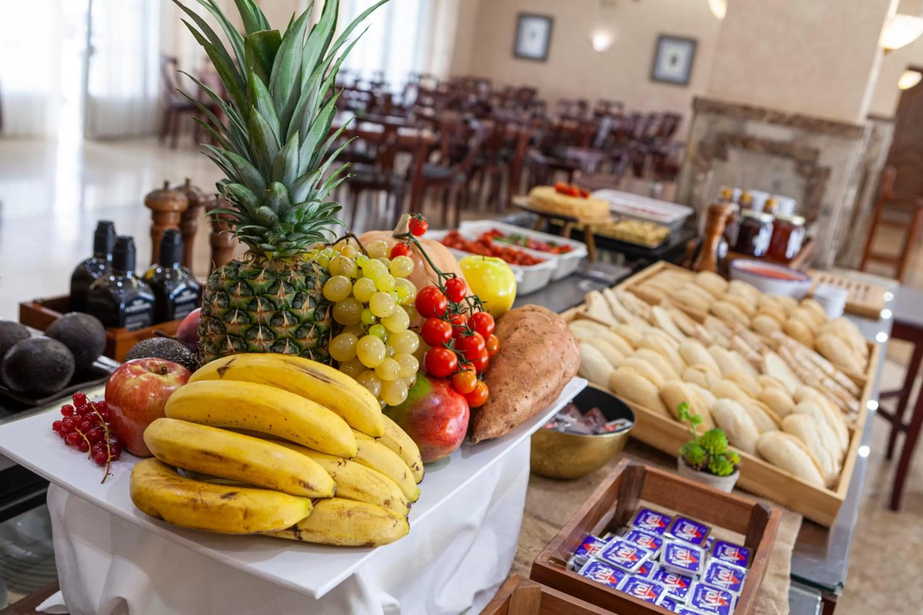 Buffet breakfast in Hotel Macià Alfaros