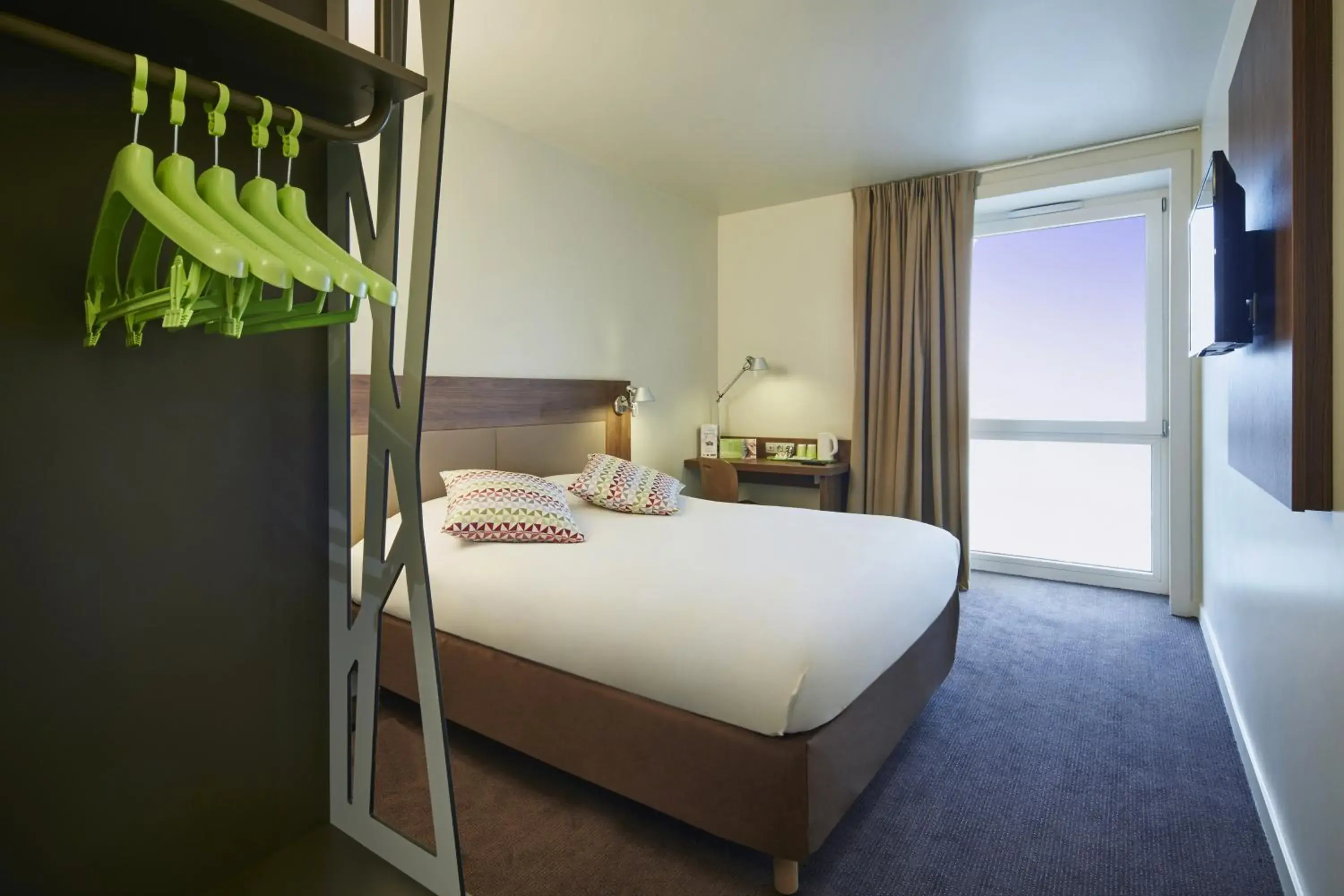 Standard Double Room in Campanile Paris Sud Saclay- Gif sur yvette Standard Double Room in Campanile Paris Sud Saclay- Gif sur yvette