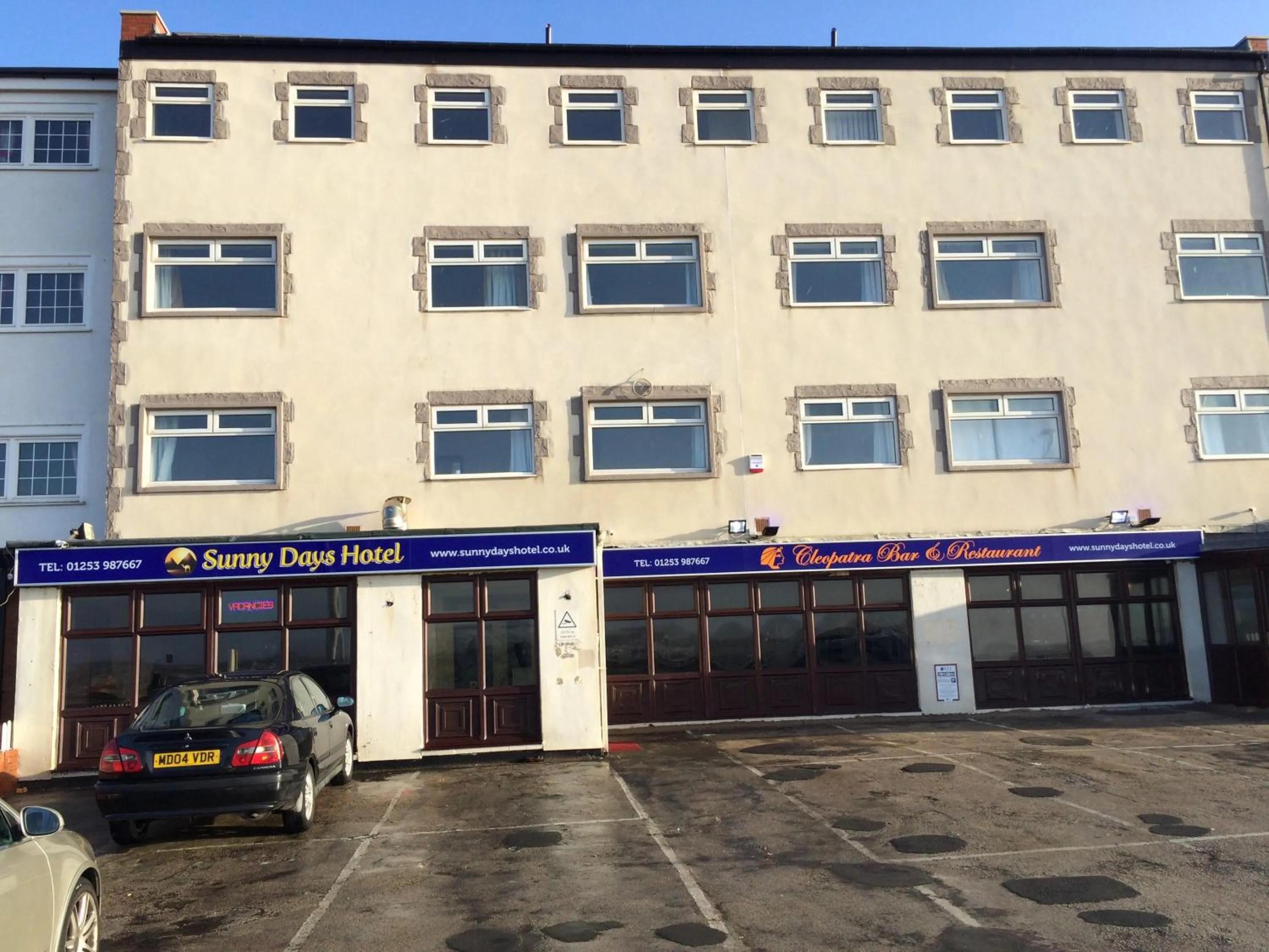 Facade/entrance in Sunny Days Hotel