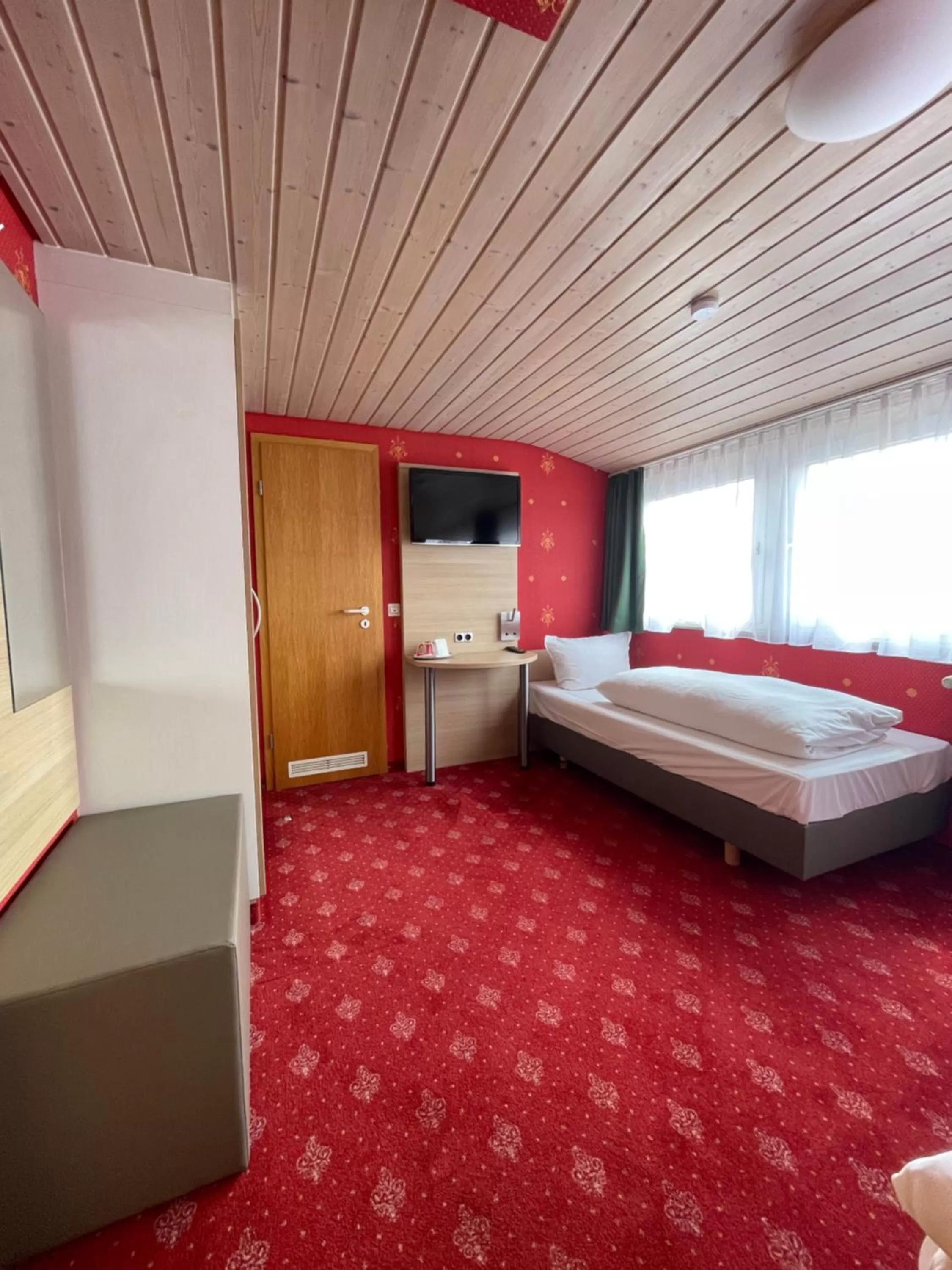 TV and multimedia, Bed in Hafner Hotel- Apartment