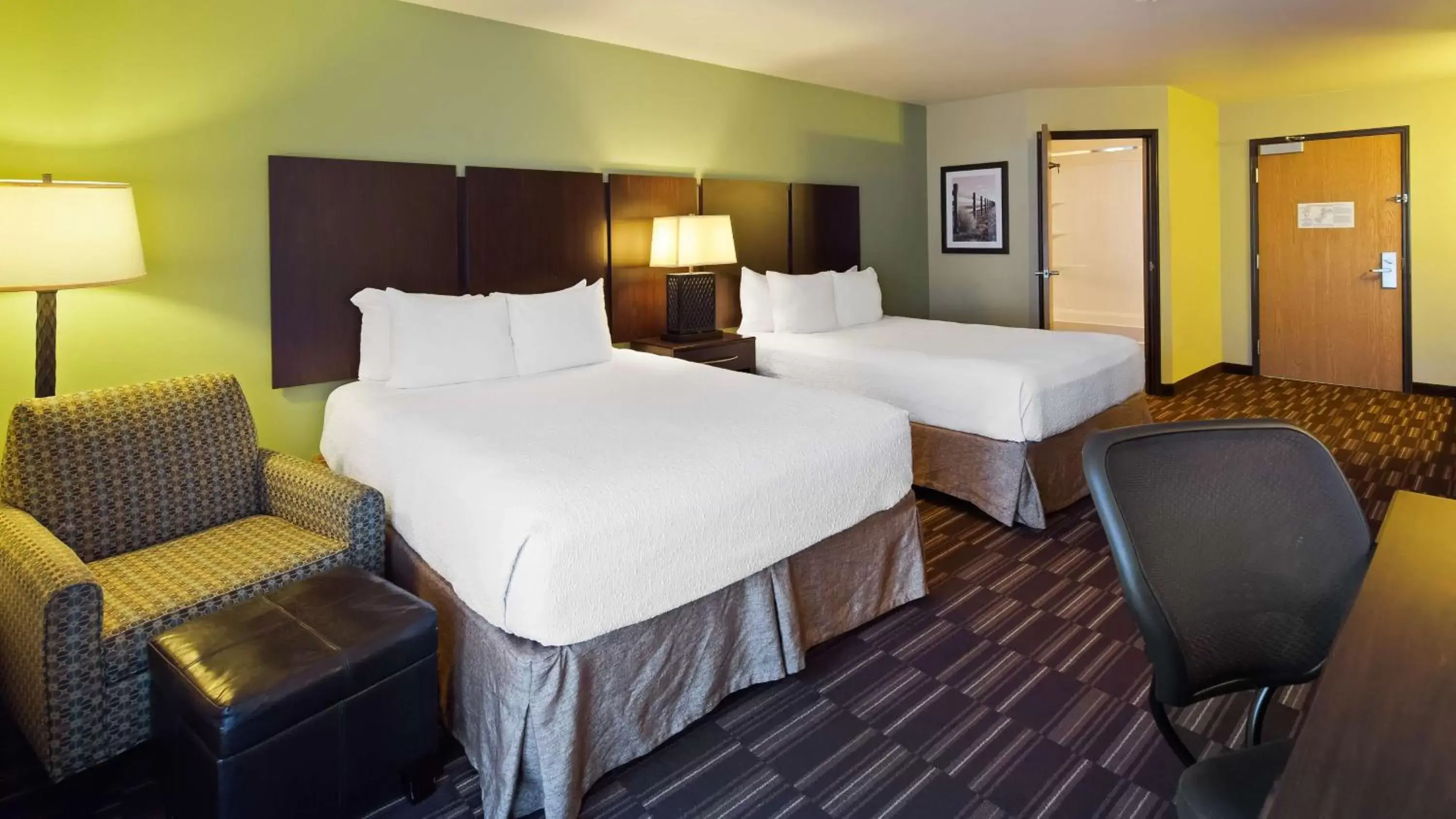 Queen Room with Two Queen Beds - Non-Smoking in Best Western Sundowner Queen Room with Two Queen Beds - Non-Smoking in Best Western Sundowner