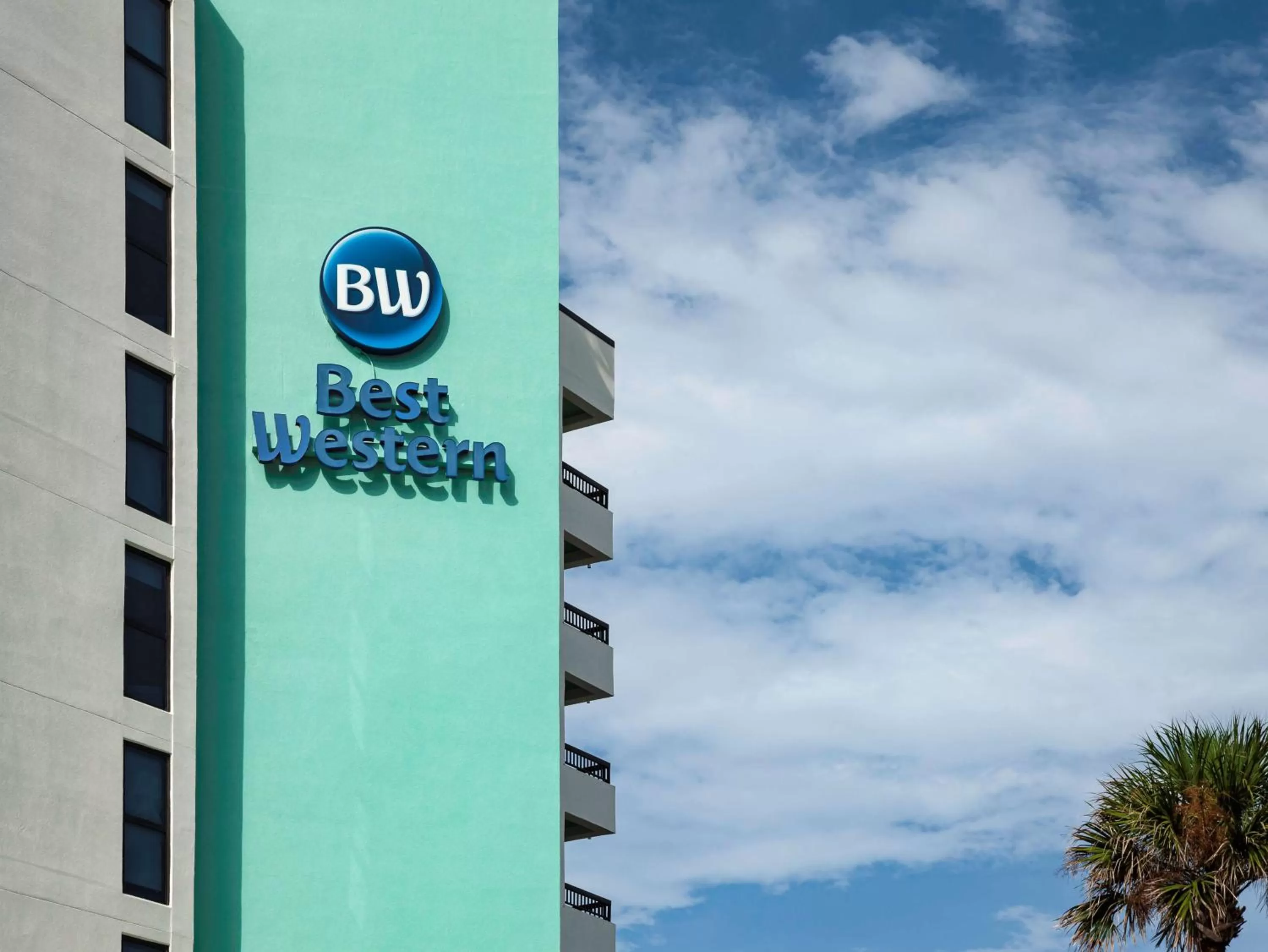 Property building in Best Western New Smyrna Beach Hotel & Suites