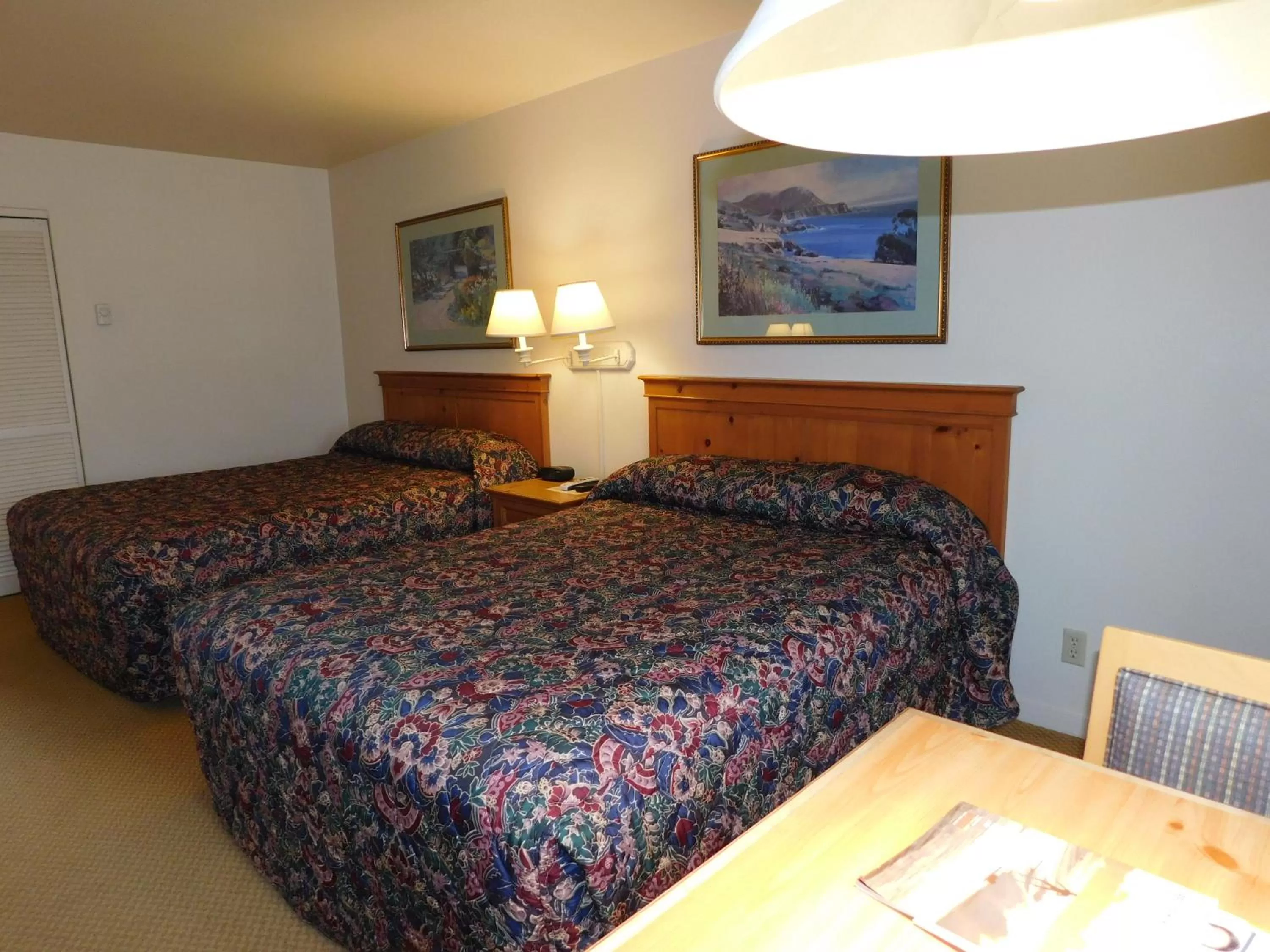 Bed in Pacific Gardens Inn