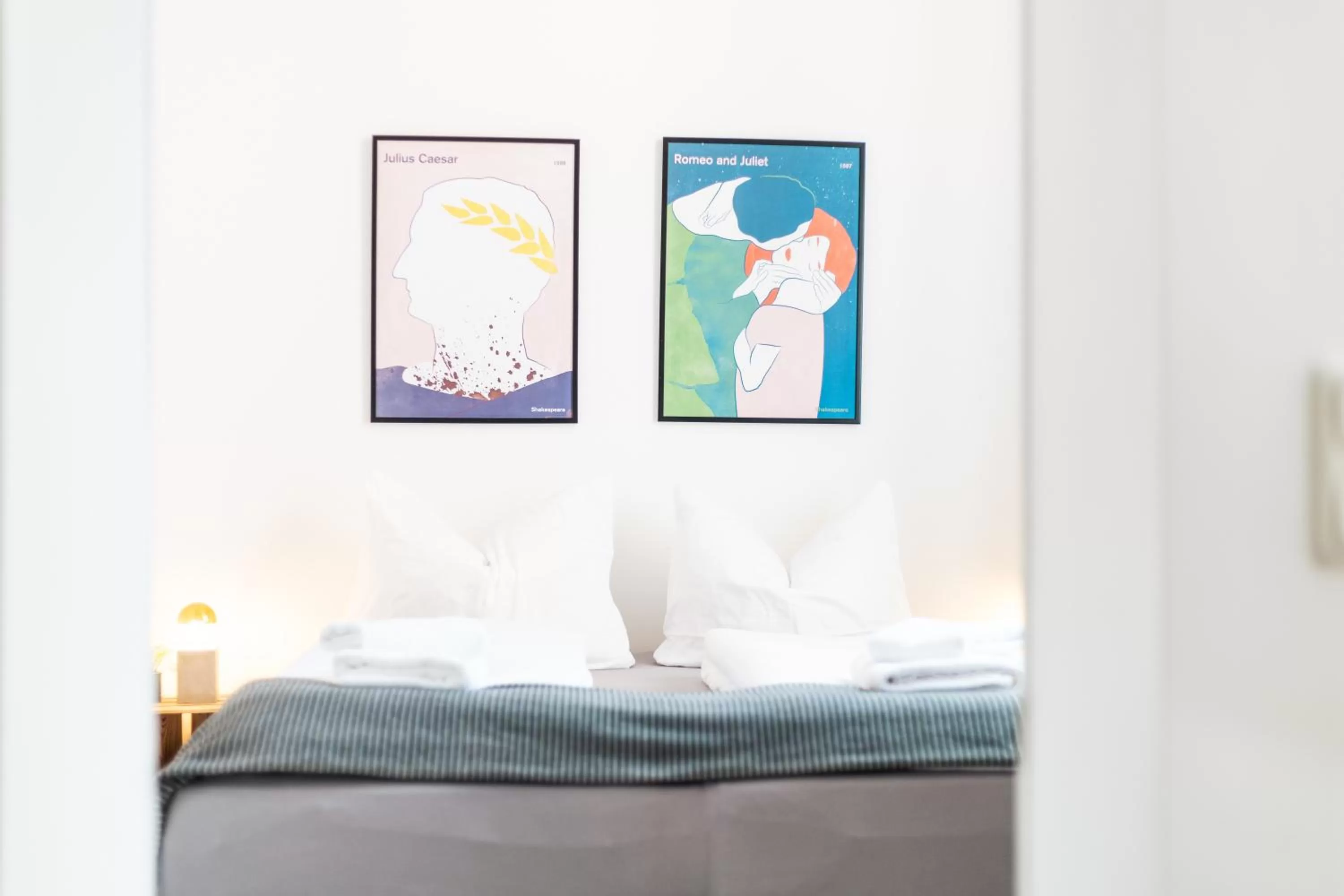 Bed in Apartments am Neuen Theater - Altstadt - Zentral - Küche - Wifi - Powered by Ko-Living