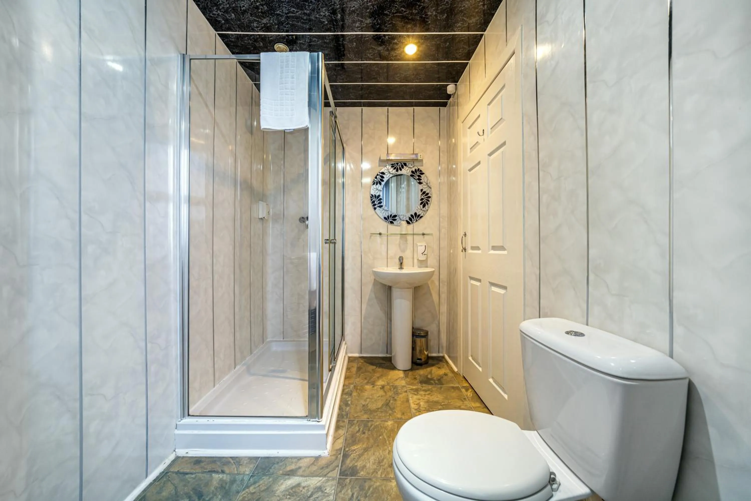 Bathroom in Bedford Hotel