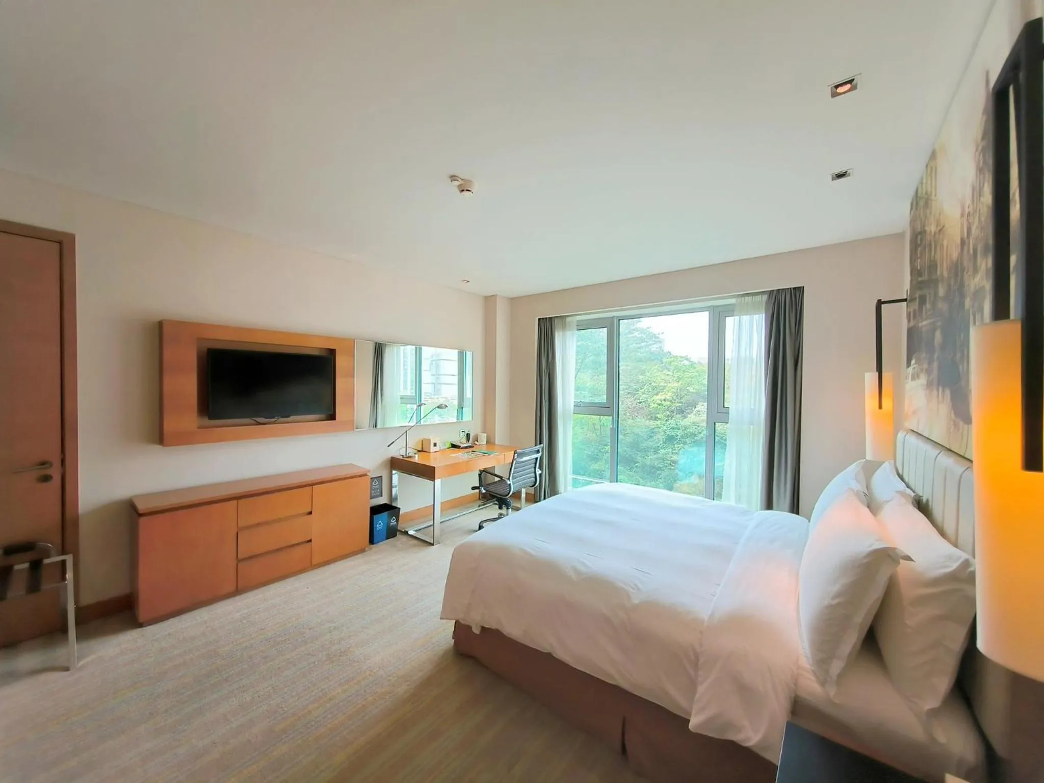 Photo of the whole room, Bed in Junluxe Hotel Guangzhou Science City