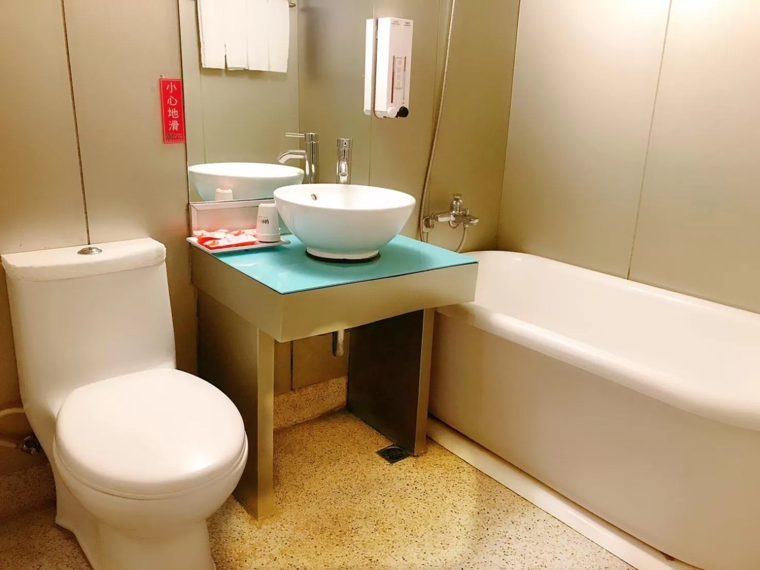 Toilet in Walker Hotel - Chenggong