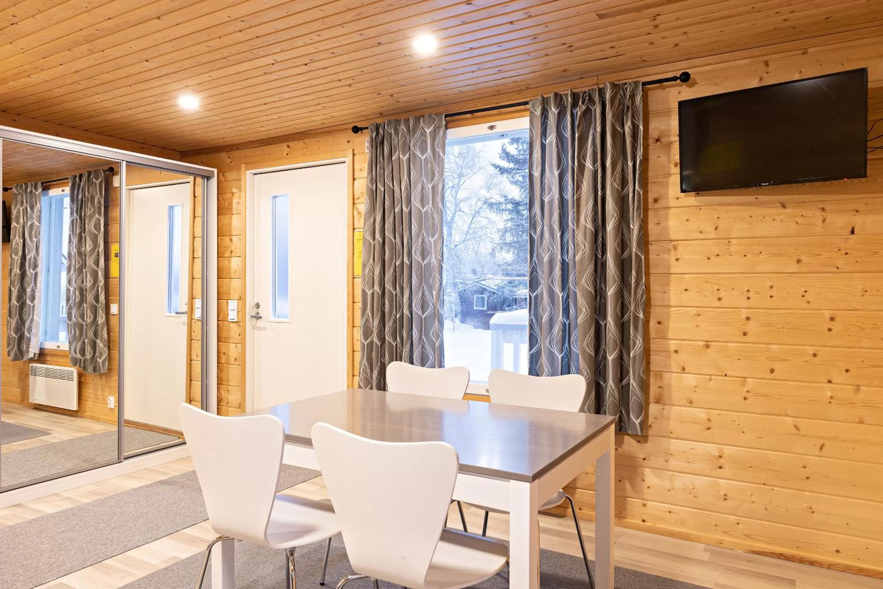 Dining Area in Arctic River Resort