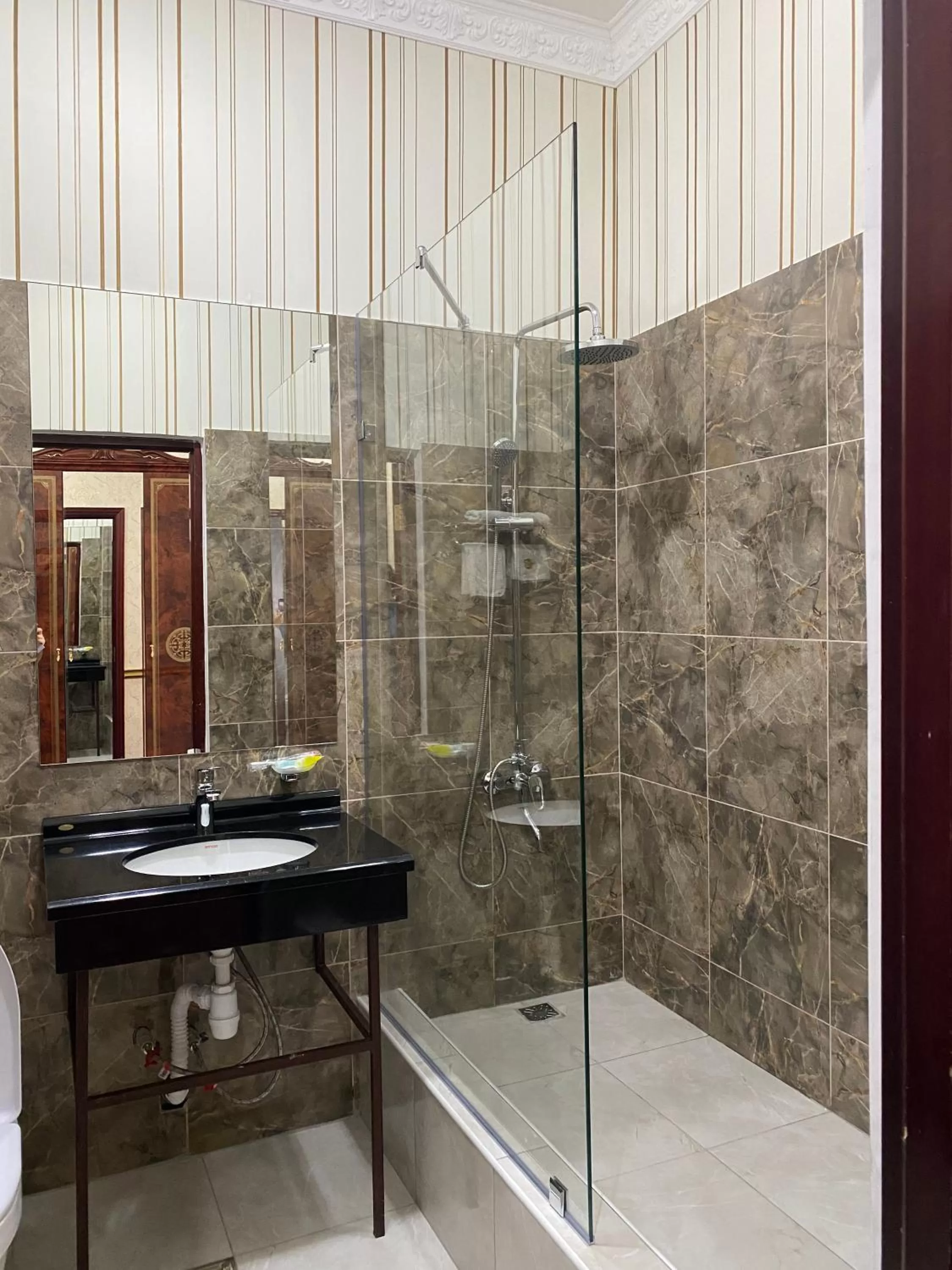 Bathroom in Lion Hotel