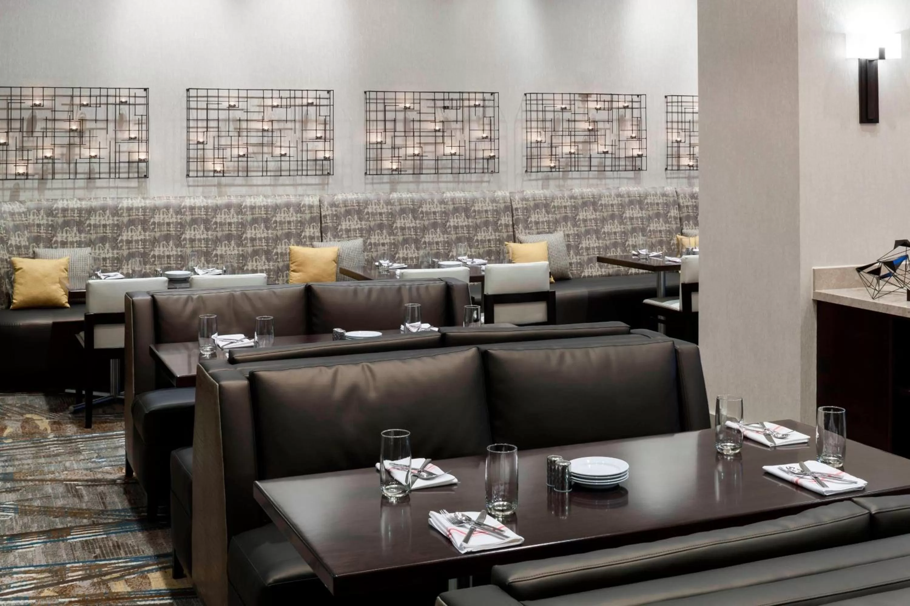 Lounge or bar in Fairfax Marriott at Fair Oaks