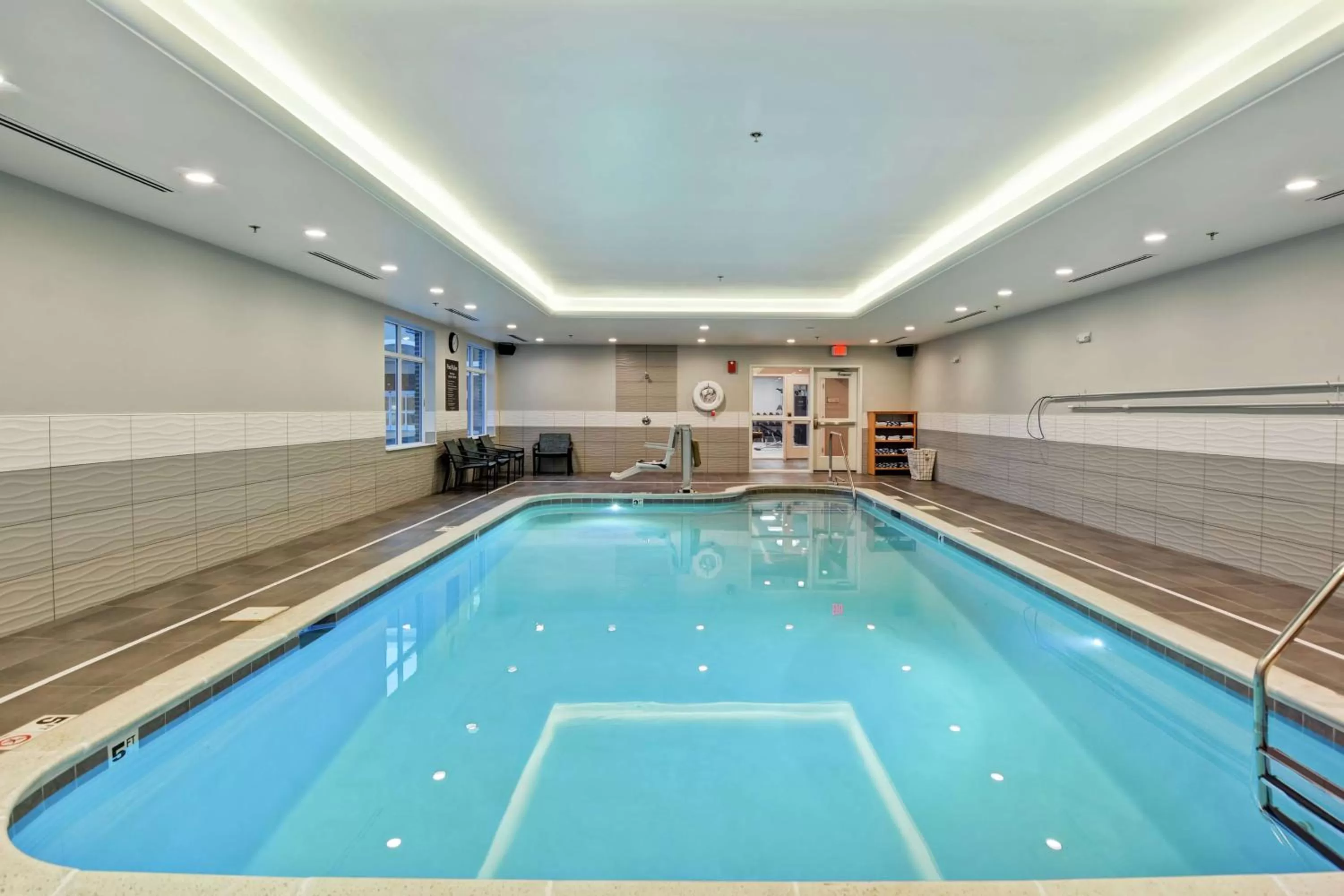 Swimming pool in Homewood Suites By Hilton Hadley Amherst