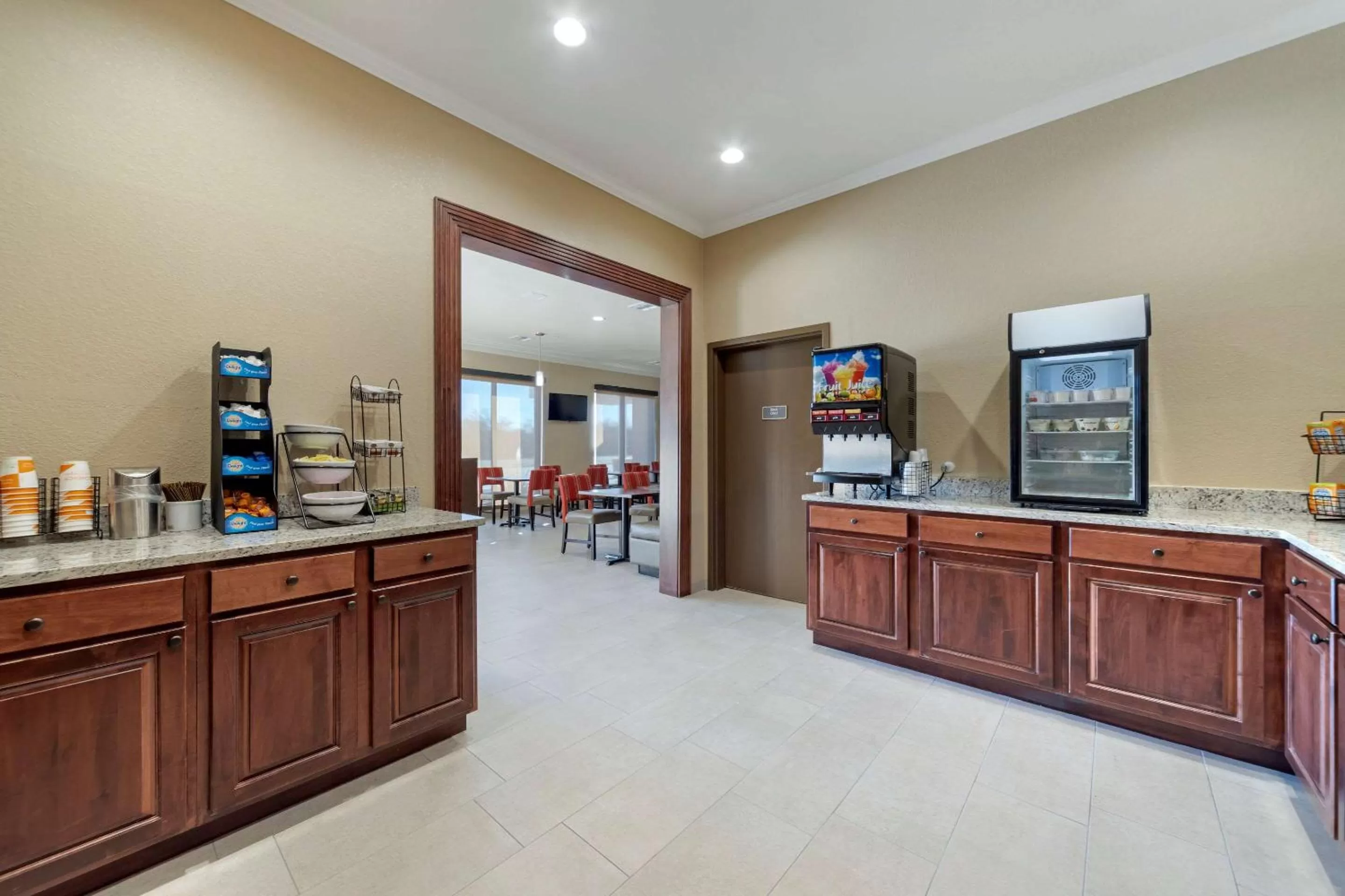 Restaurant/places to eat in Comfort Inn & Suites Harrah