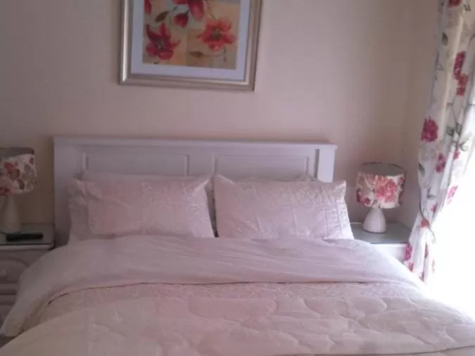 Single Room with Shared Bathroom - single occupancy in The Vee Guest Accommodation