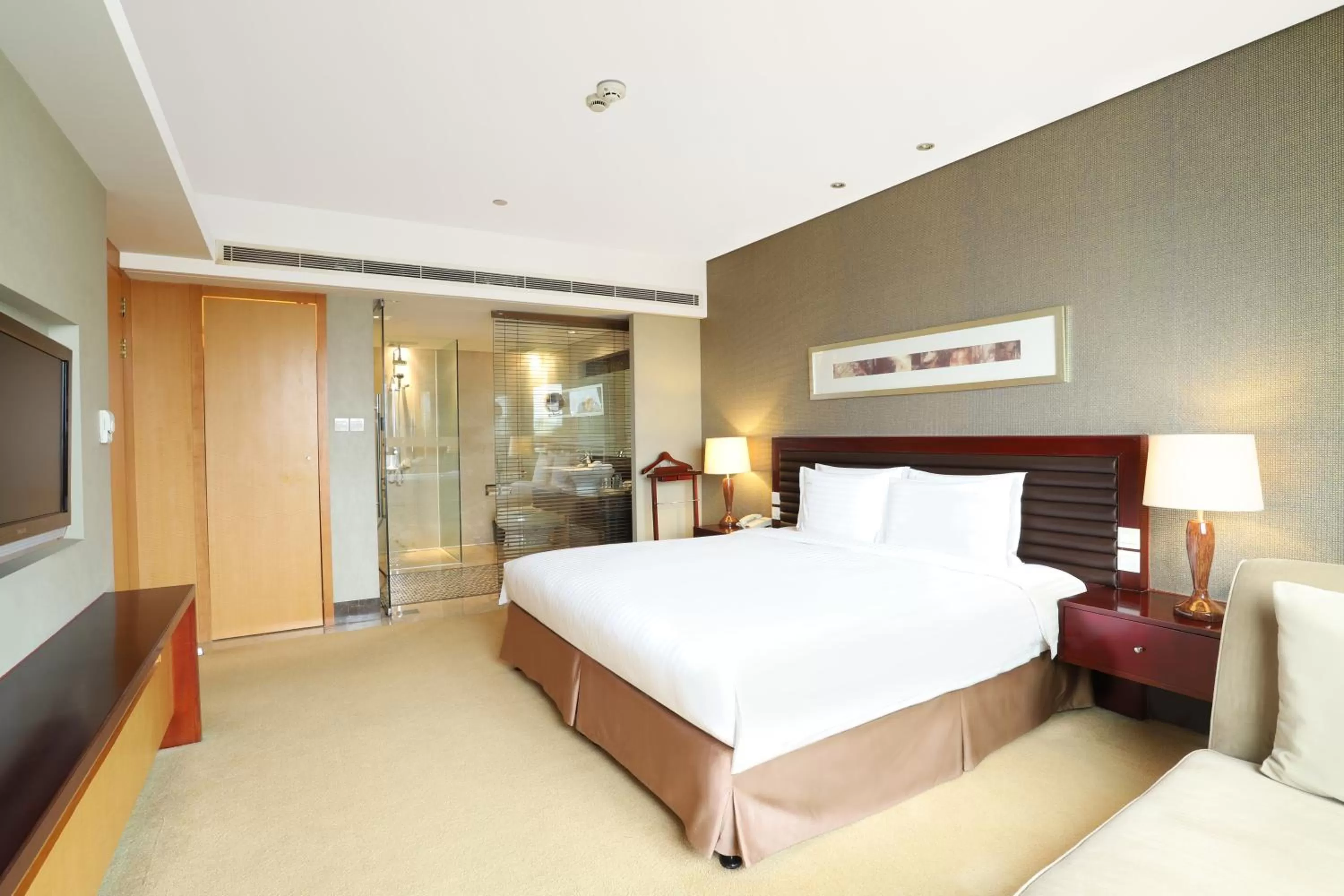 1 King Bed 1 Bedroom Suite in Holiday Inn Shanghai Pudong Nanpu, an IHG Hotel