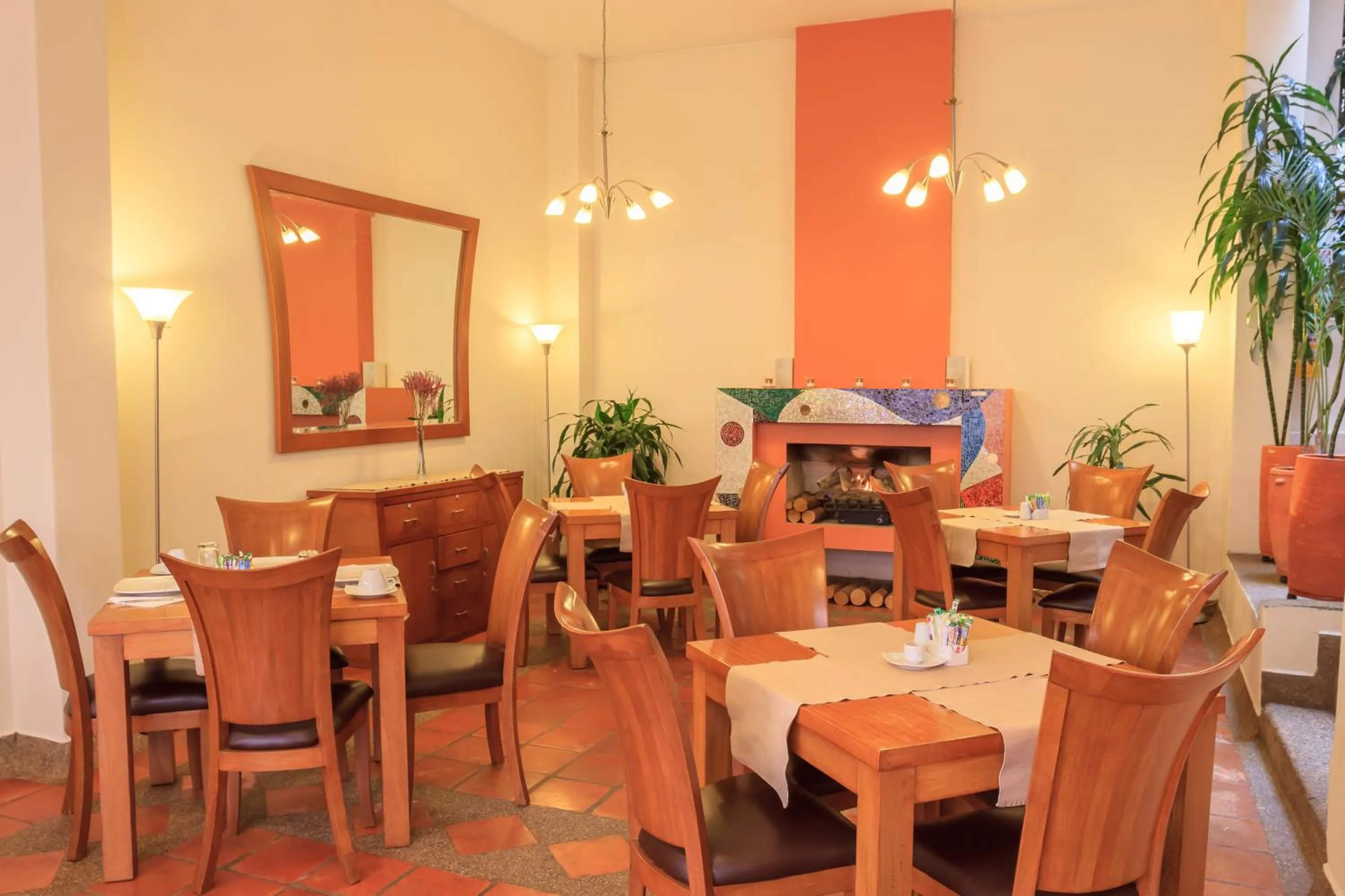 Restaurant/places to eat in Hotel Casa Deco