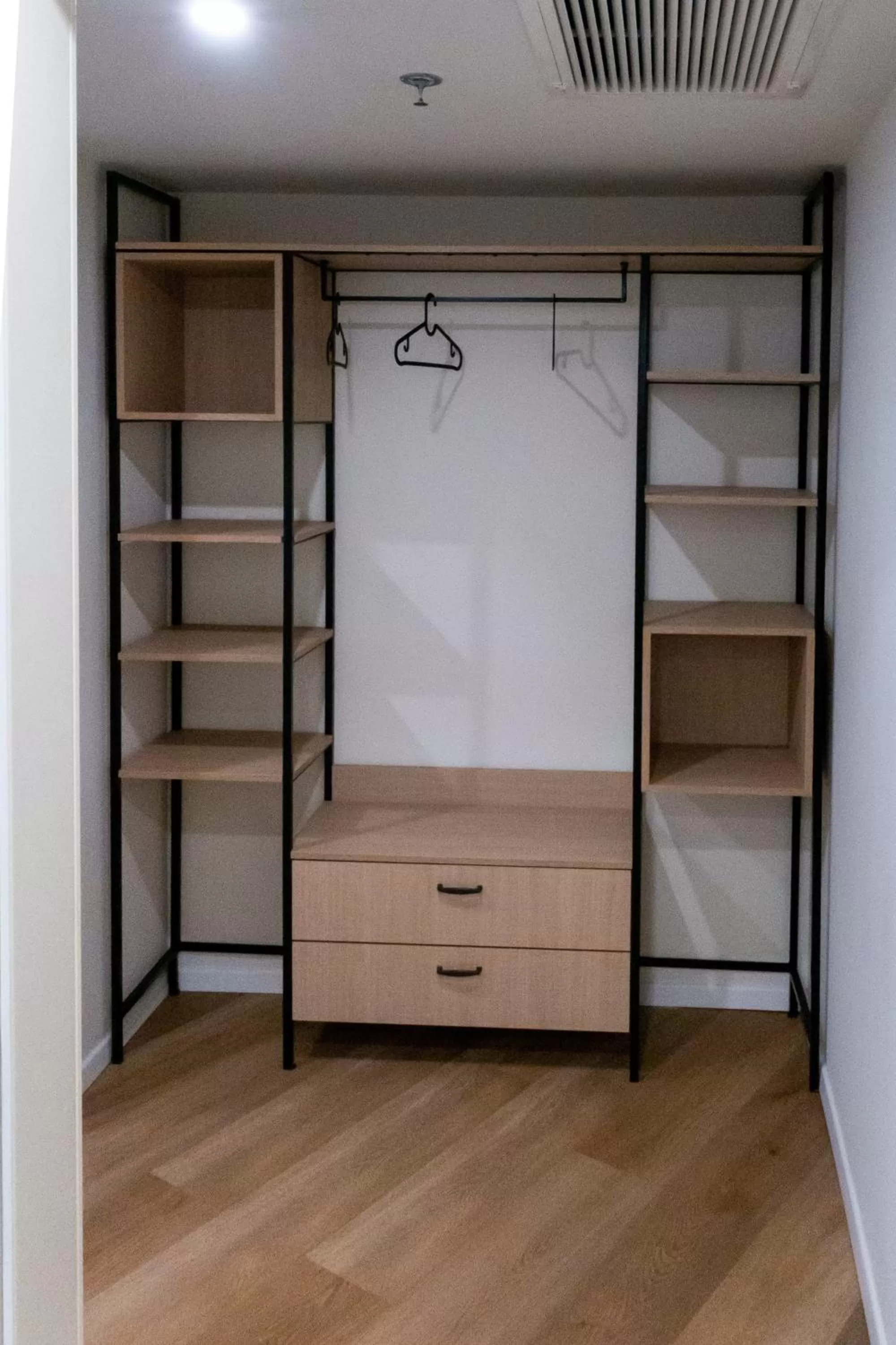 wardrobe in Urbanic Hotel