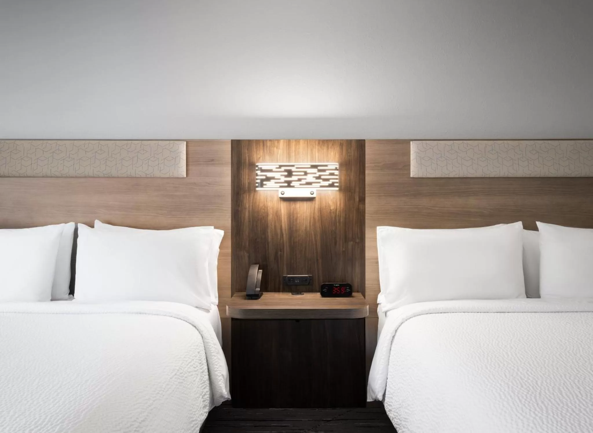 Photo of the whole room, Bed in Holiday Inn Express Indianapolis Airport by IHG