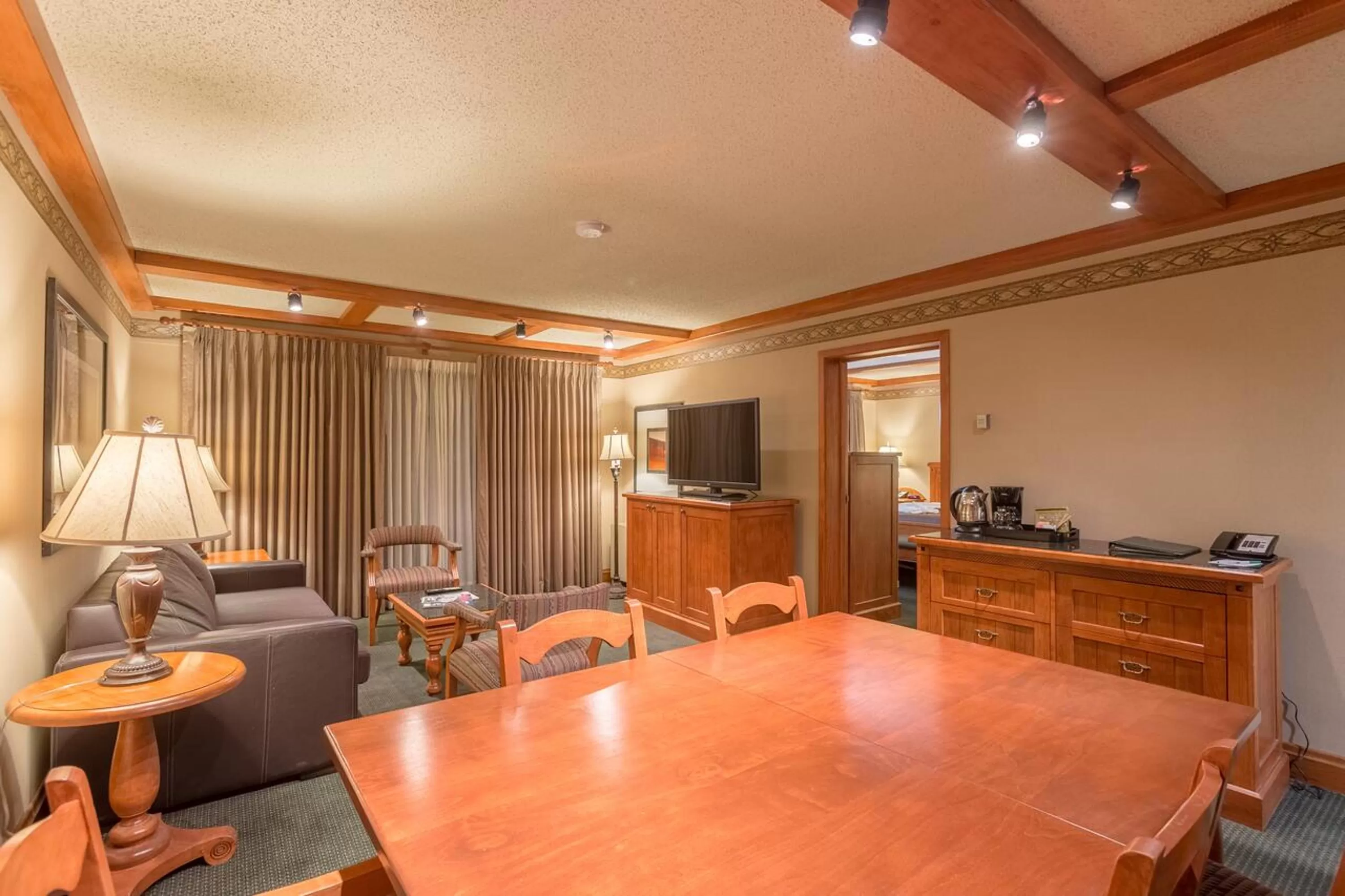 TV and multimedia in Banff Park Lodge