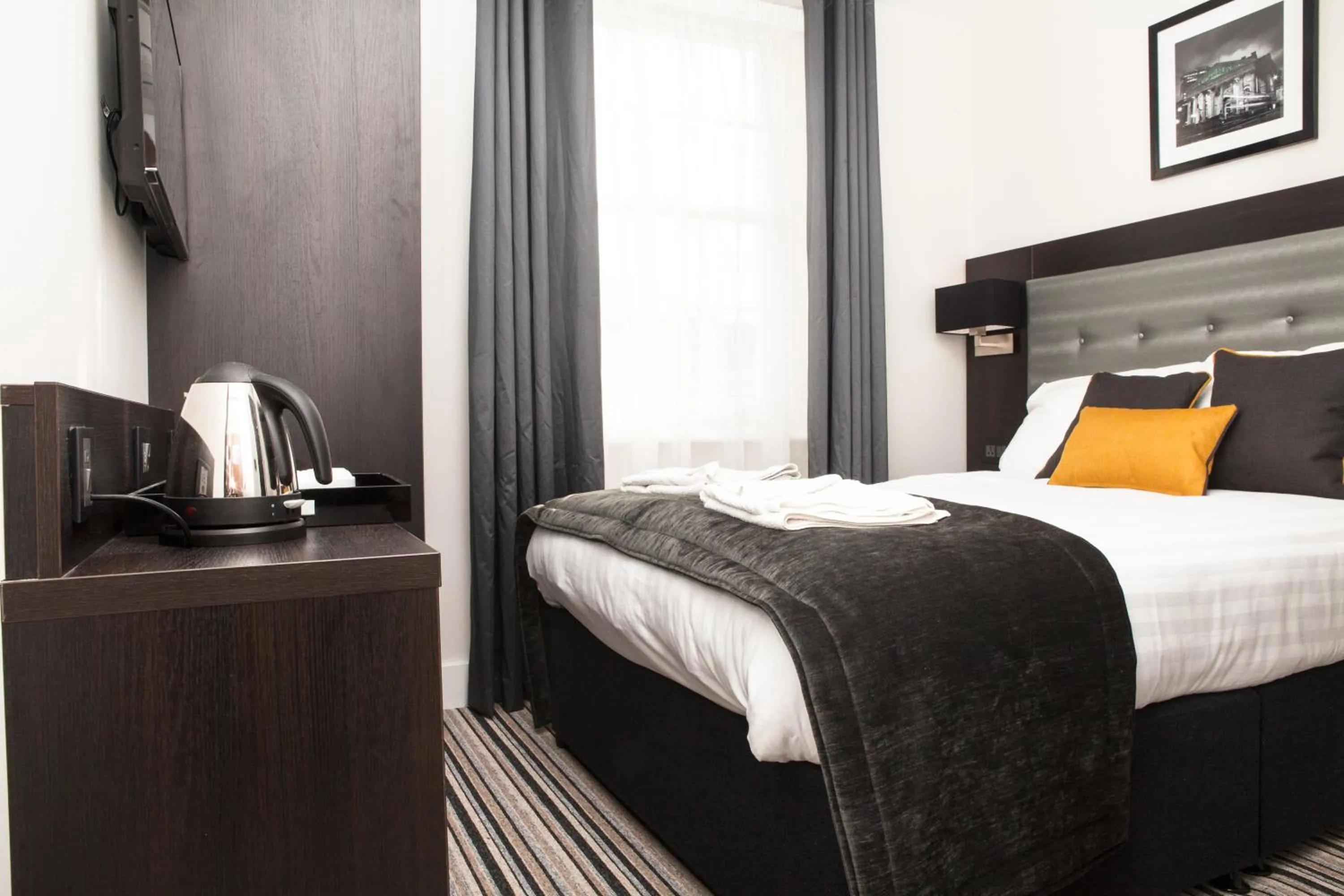 Photo of the whole room, Bed in The Tudor Inn Hotel