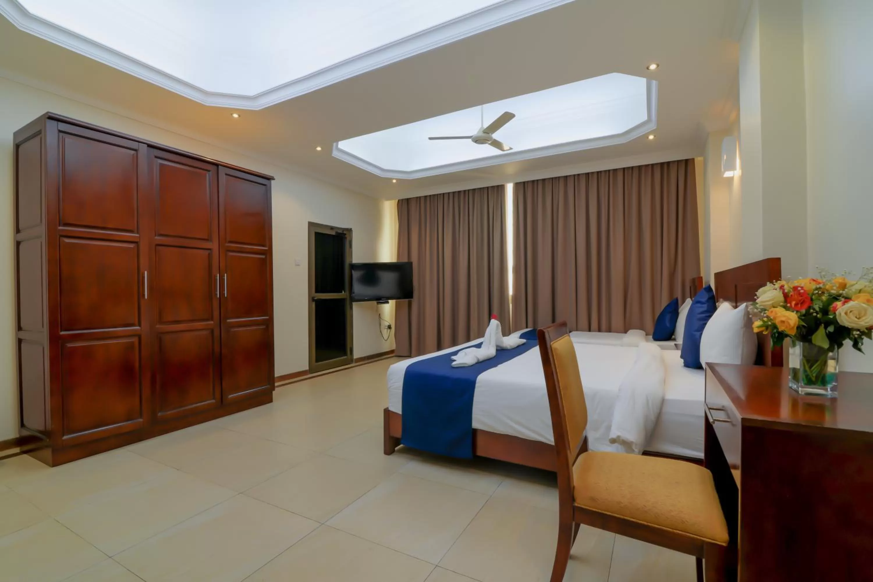 Bedroom, Bed in Tanzanite Executive Suites