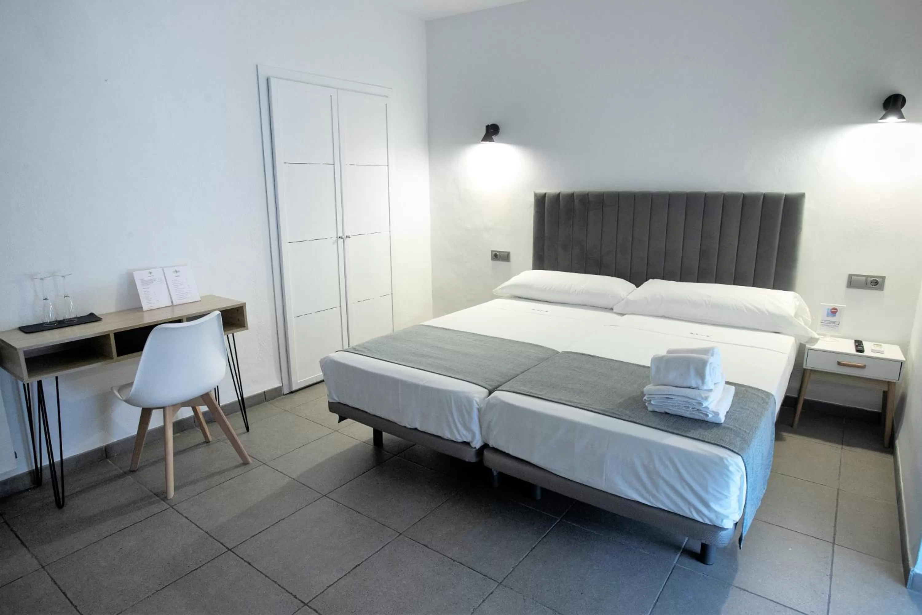 Photo of the whole room, Bed in Vitium Córdoba