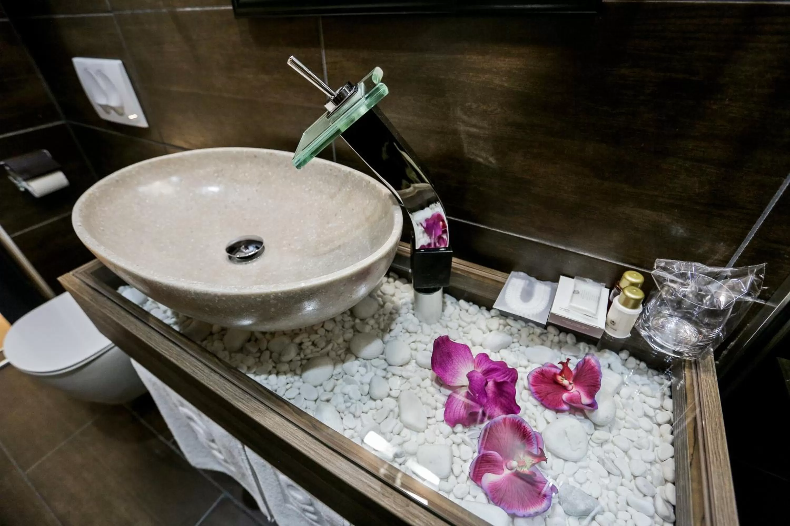 Bathroom in Garni Hotel Zen free parking