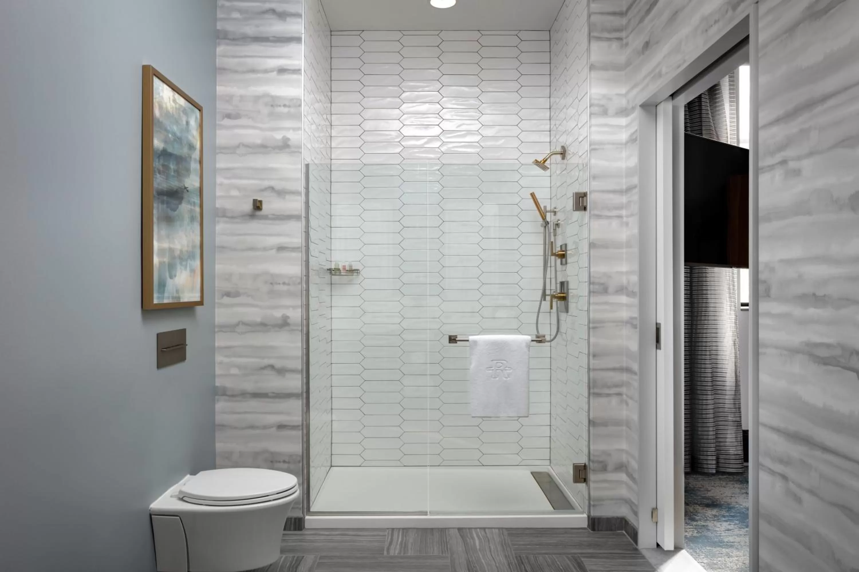 Bathroom in Rand Tower Hotel, Minneapolis, a Tribute Portfolio Hotel