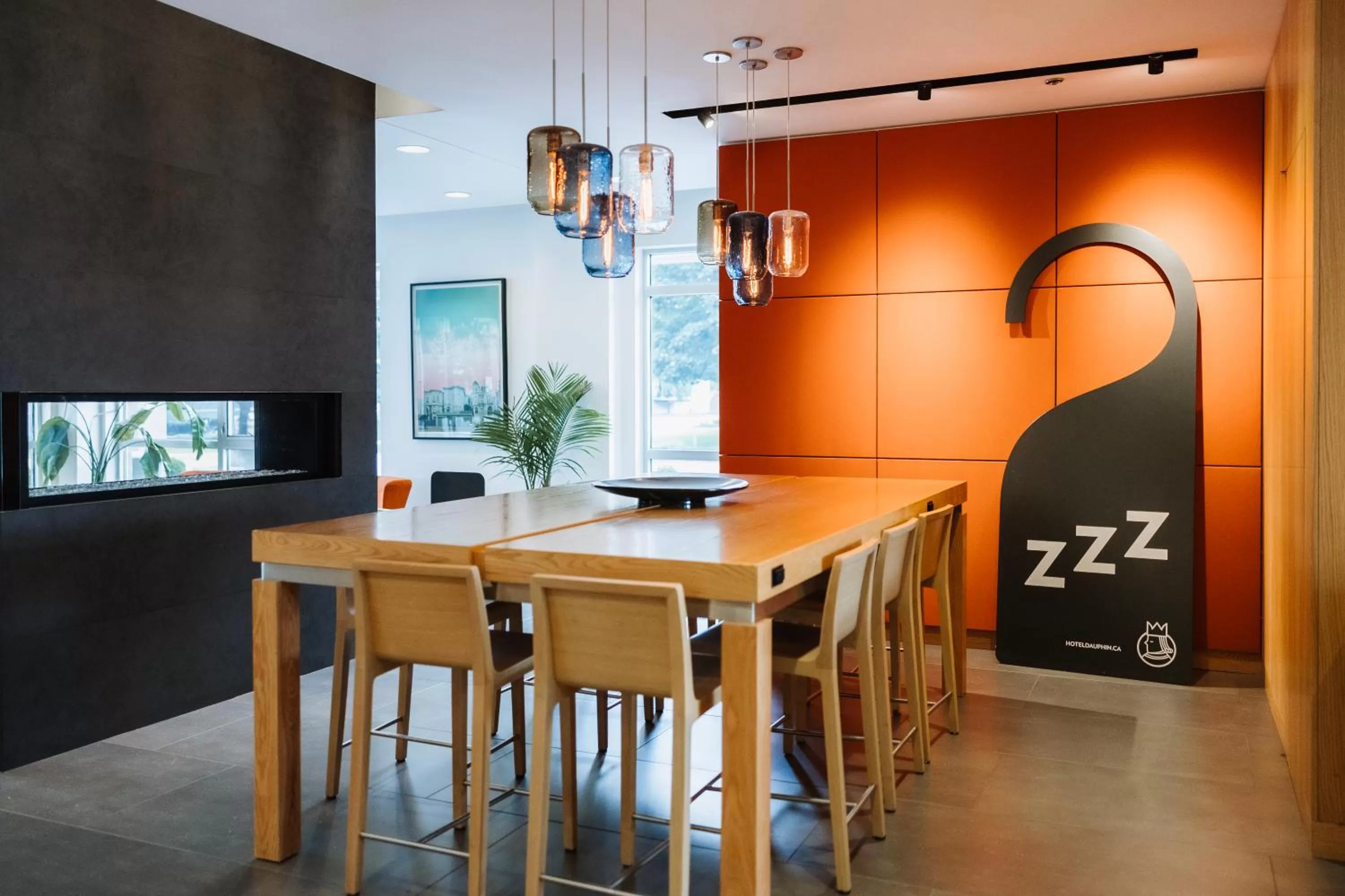 Lobby or reception in Le Dauphin Montréal-Longueuil