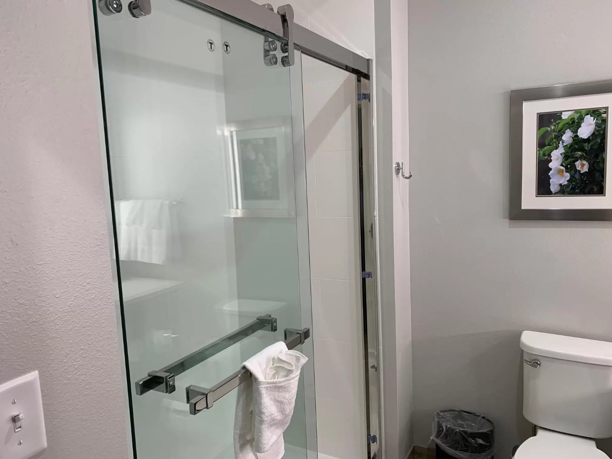 Shower in La Quinta Inn & Suites by Wyndham Tifton