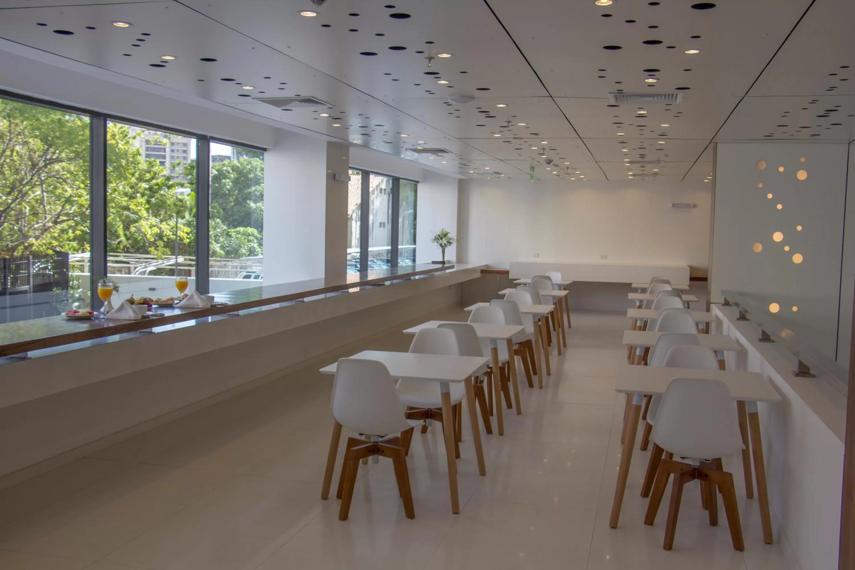 Restaurant/places to eat in Esplendor by Wyndham Asuncion