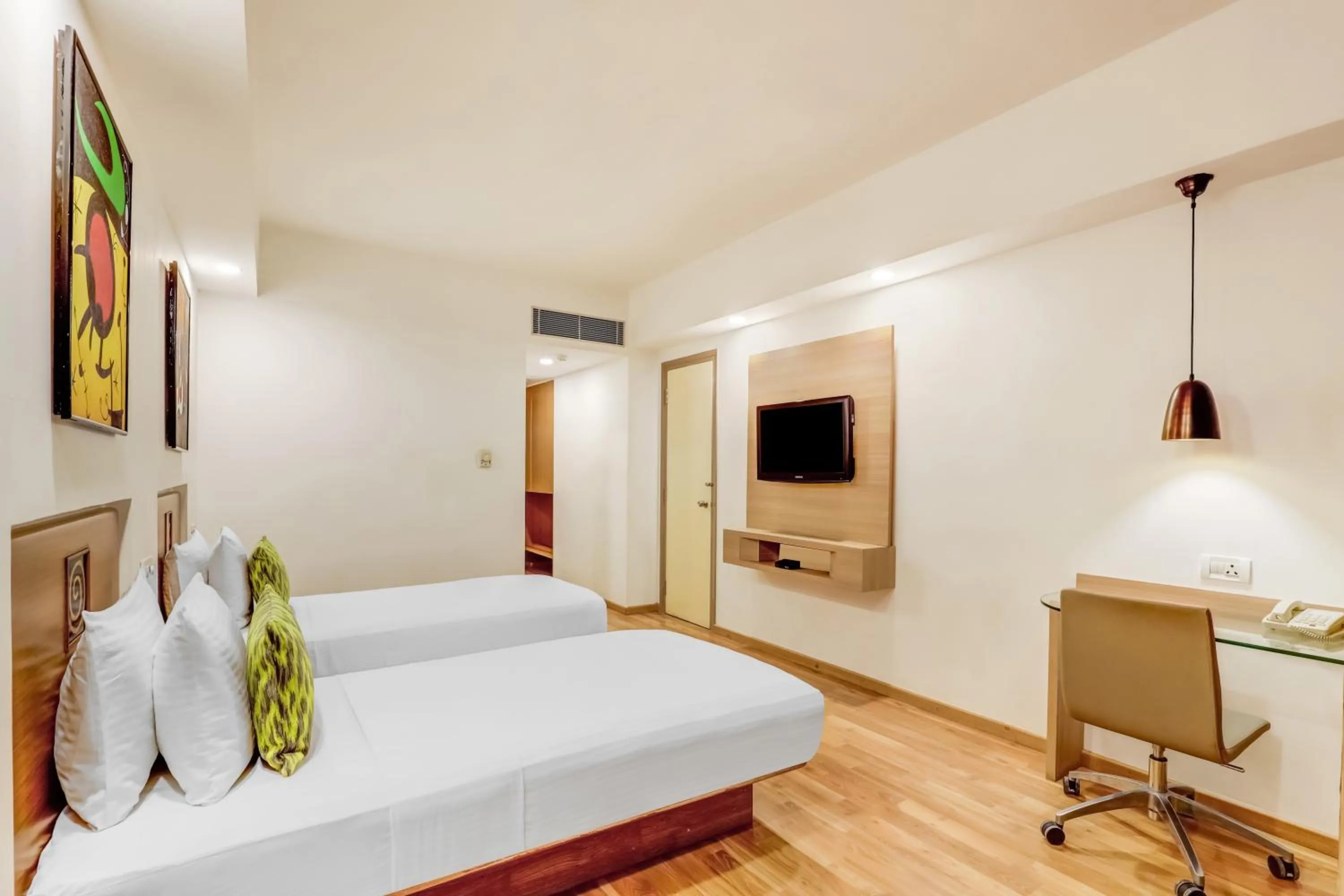 Bedroom, Bed in Lemon Tree Hotel, Ahmedabad