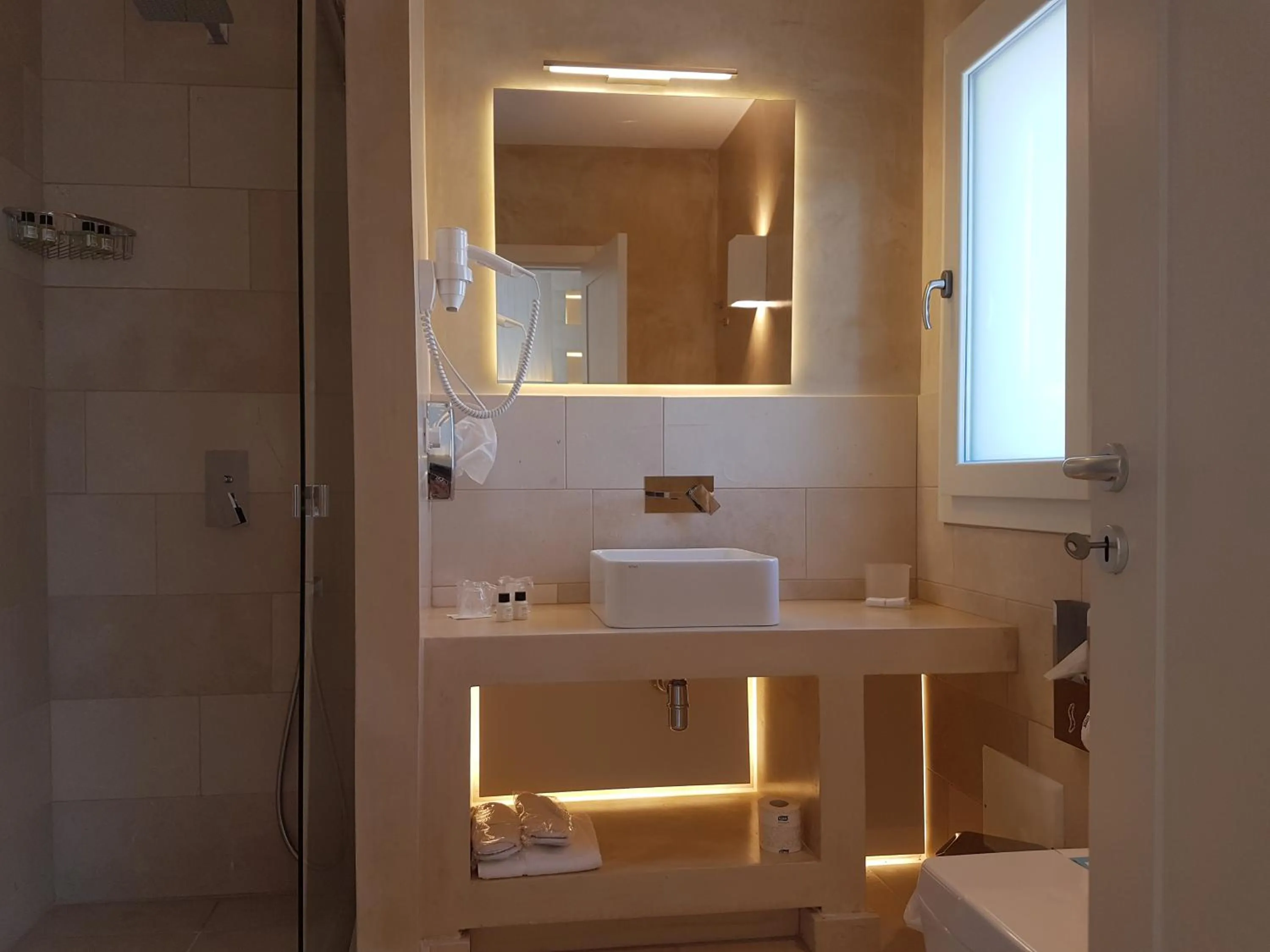 Bathroom in Montiro' Hotel