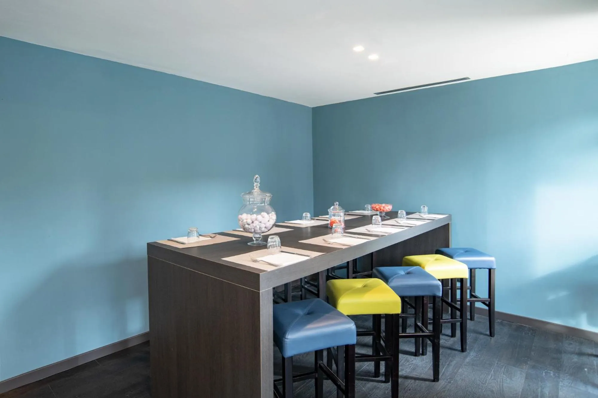 Restaurant/places to eat in Mercure Roma West