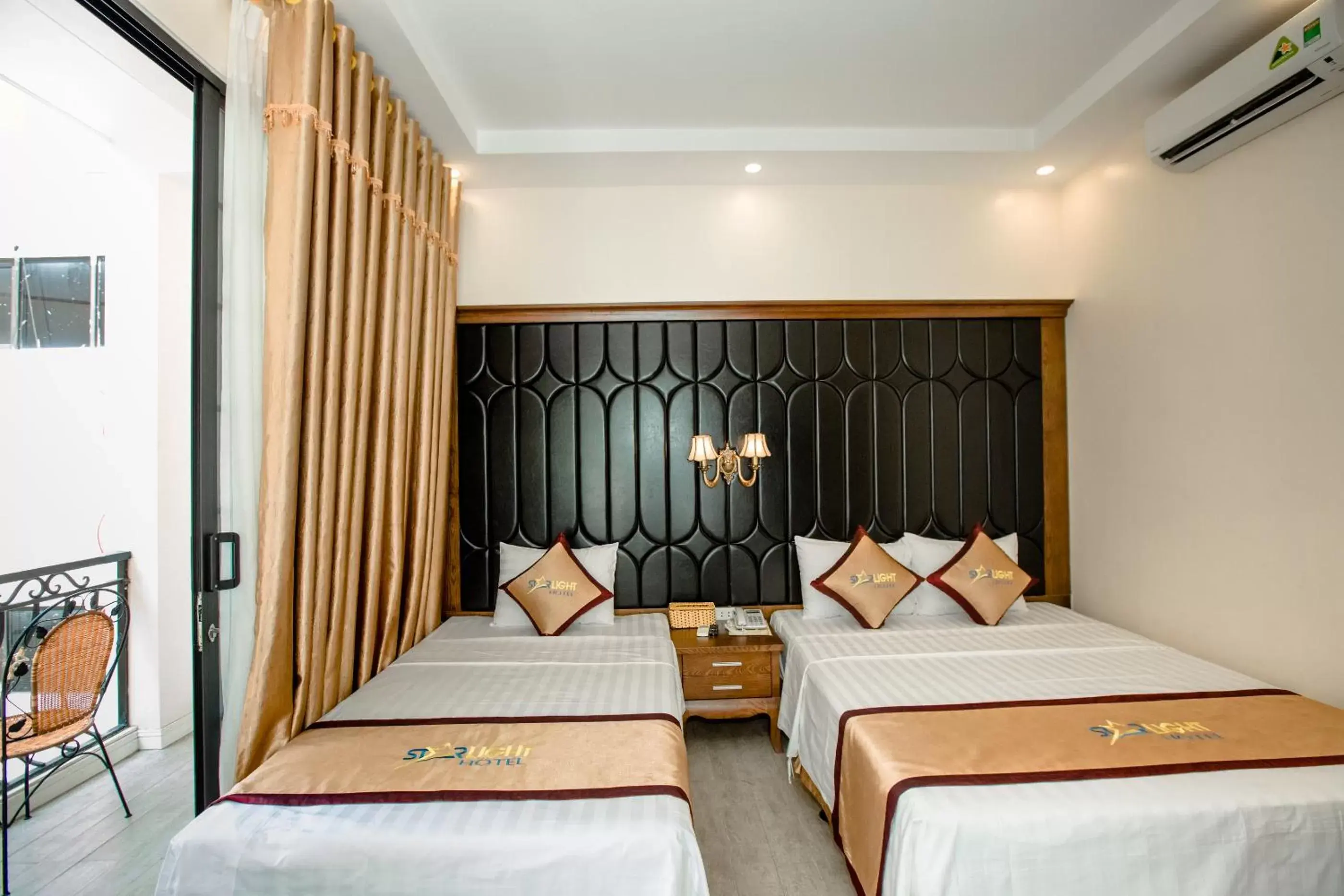 Triple Room with View in HaLong Starlight Inn & Travel Triple Room with View in HaLong Starlight Inn & Travel