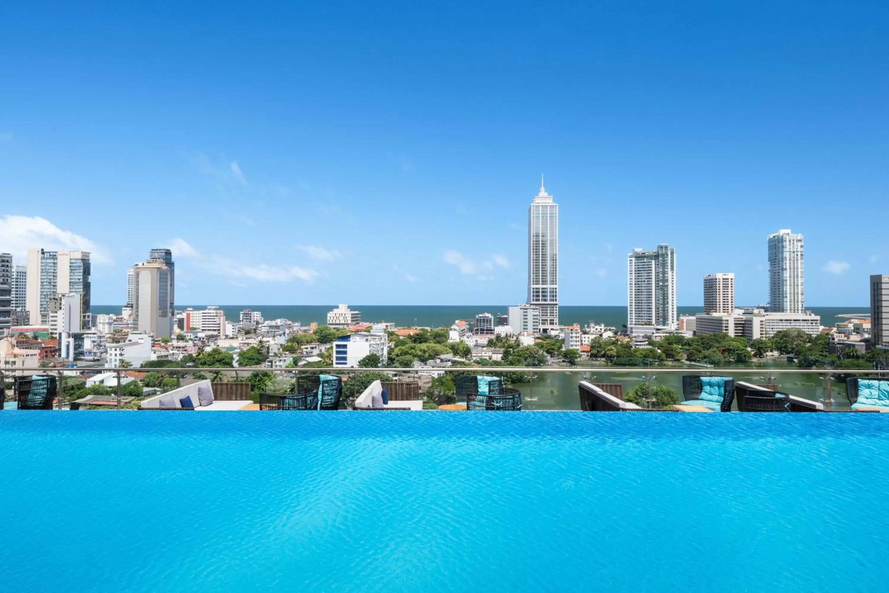 Swimming pool in Courtyard by Marriott Colombo
