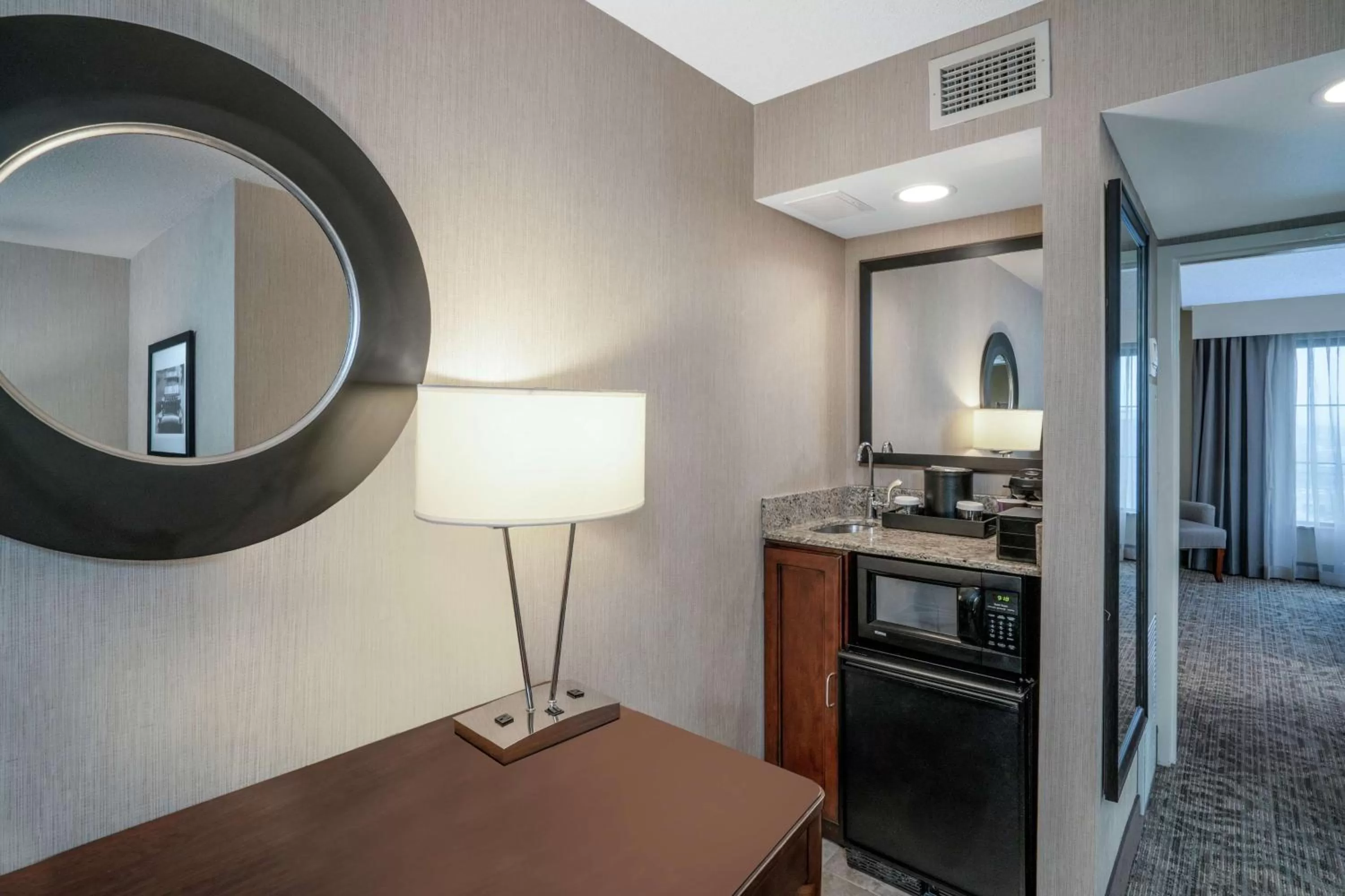 One King Suite Accessible with Tub Non-Smoking in Embassy Suites Nashville - at Vanderbilt