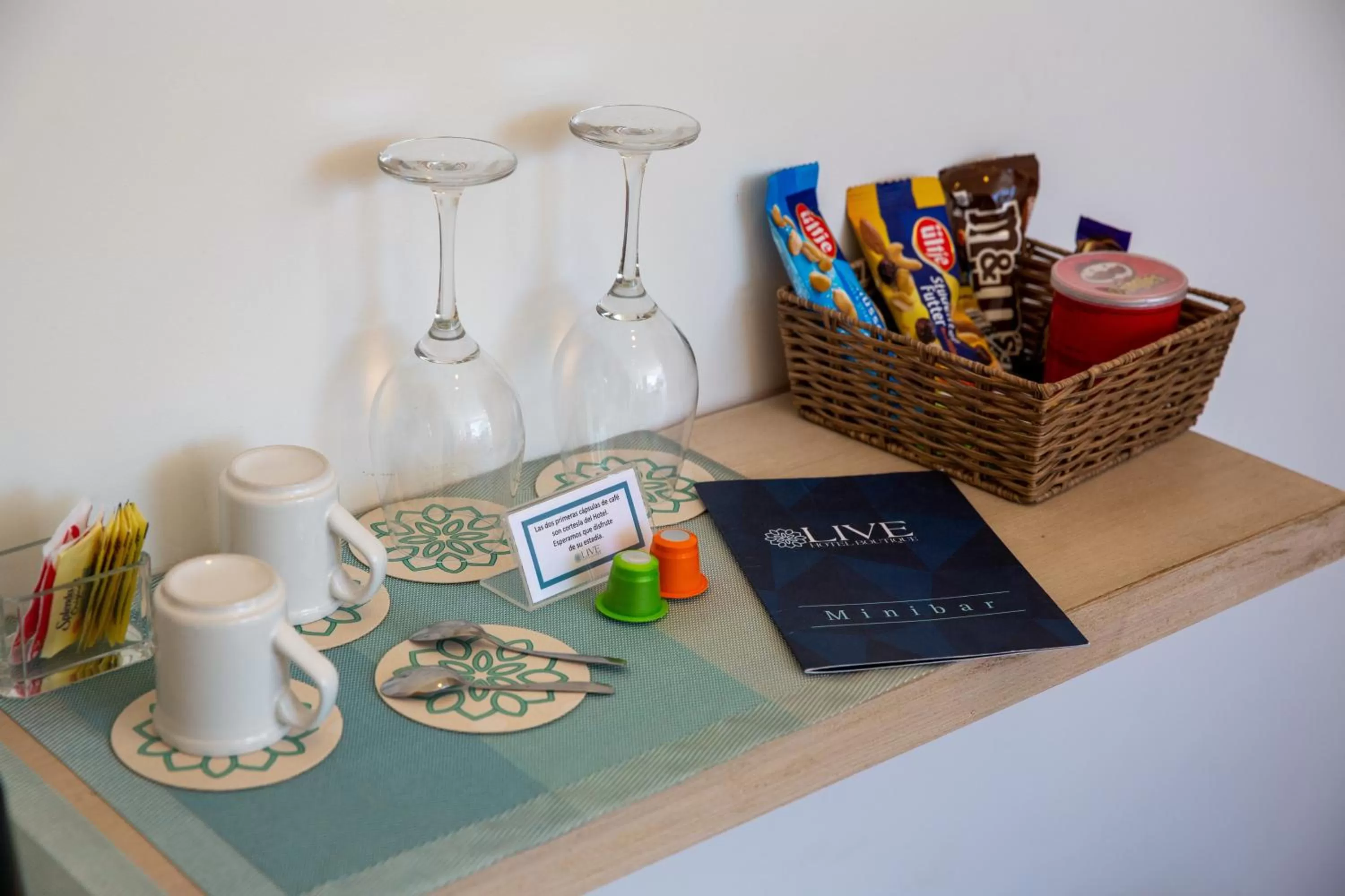 Food and drinks in Live Hotel Boutique (Adults only)