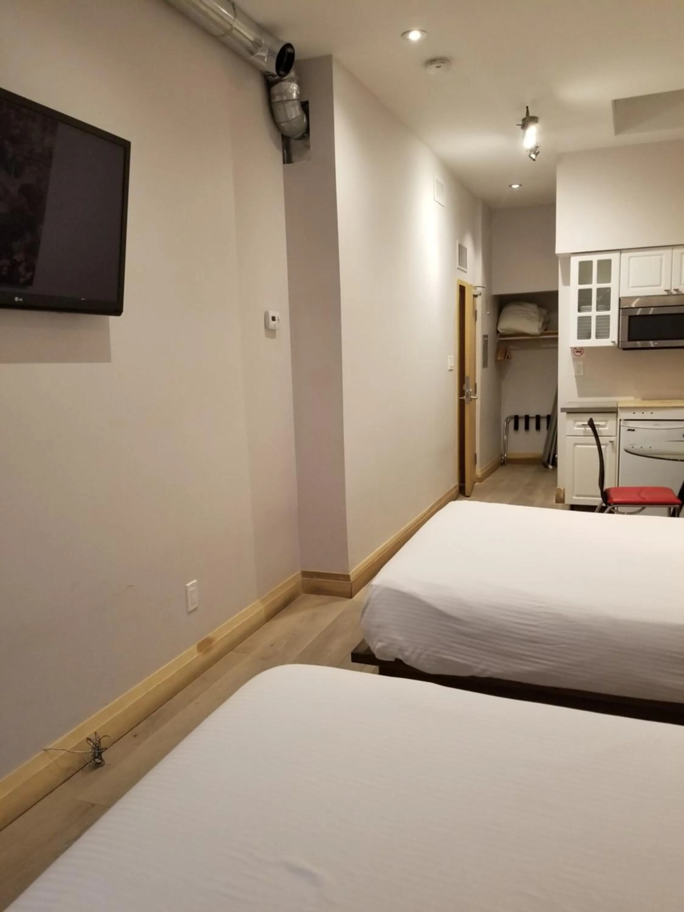 Bedroom, Bed in Dragon Gate Inn