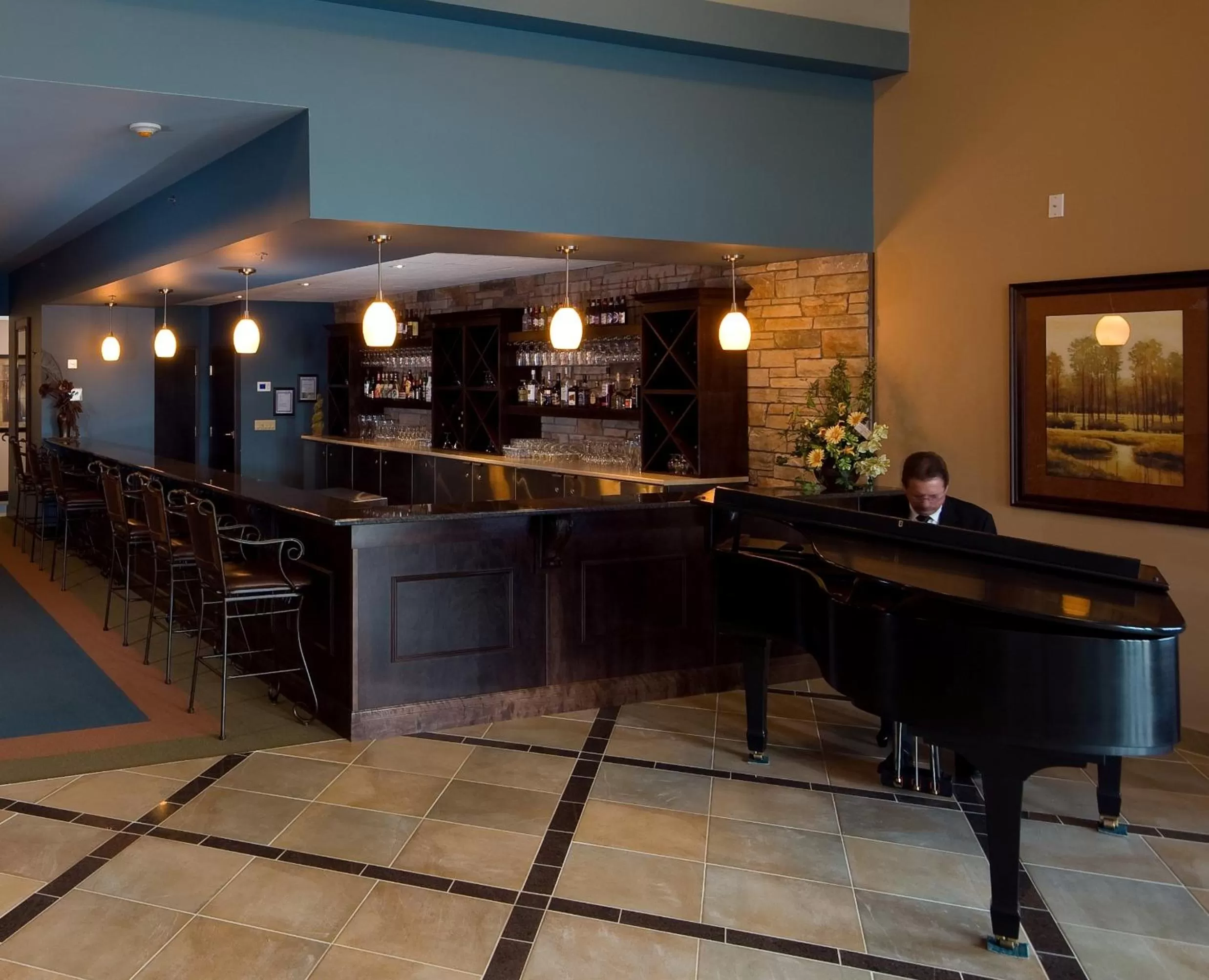 Lounge or bar in RiverRock Inn
