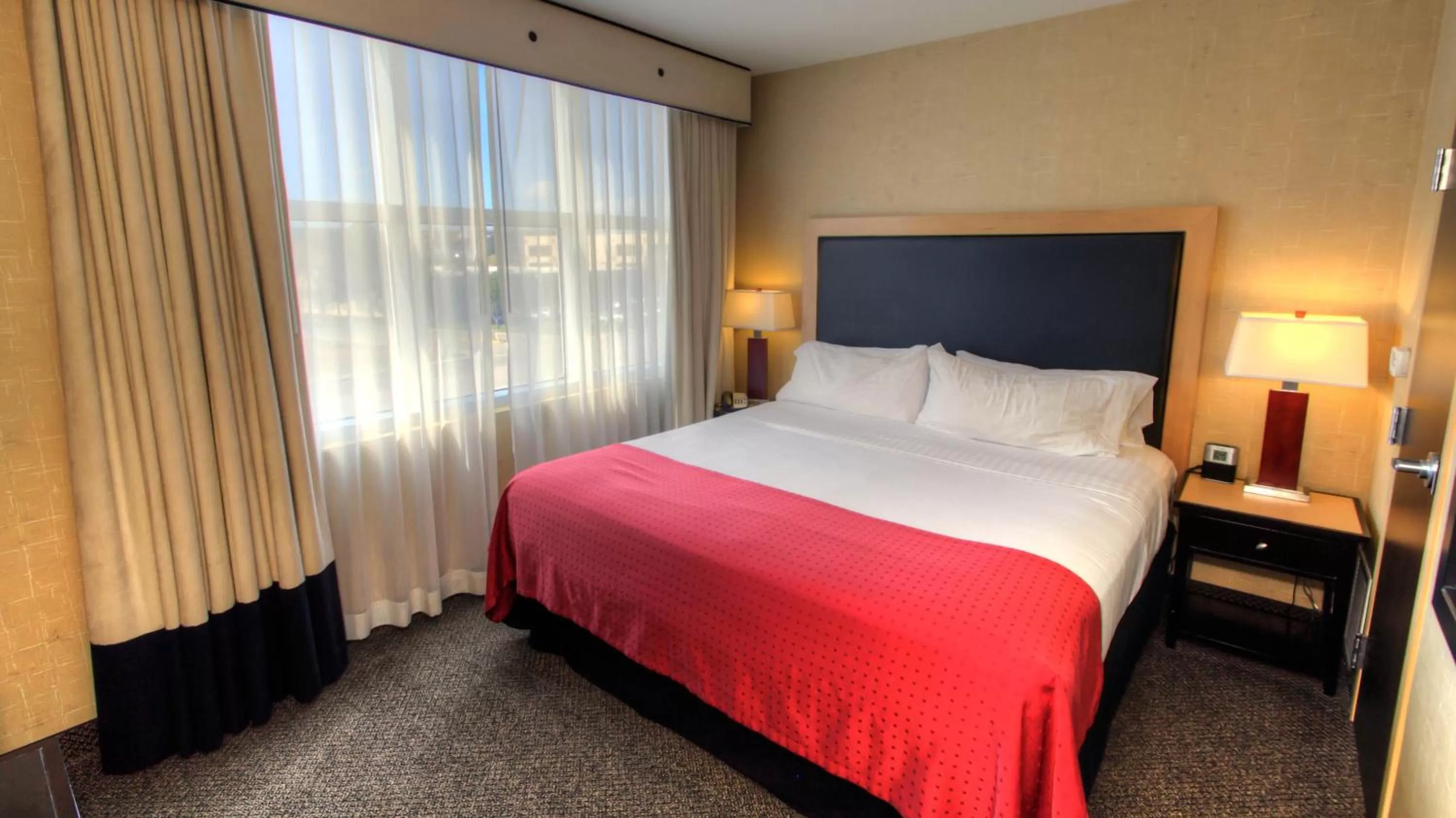 Bed in Holiday Inn Boise Airport by IHG
