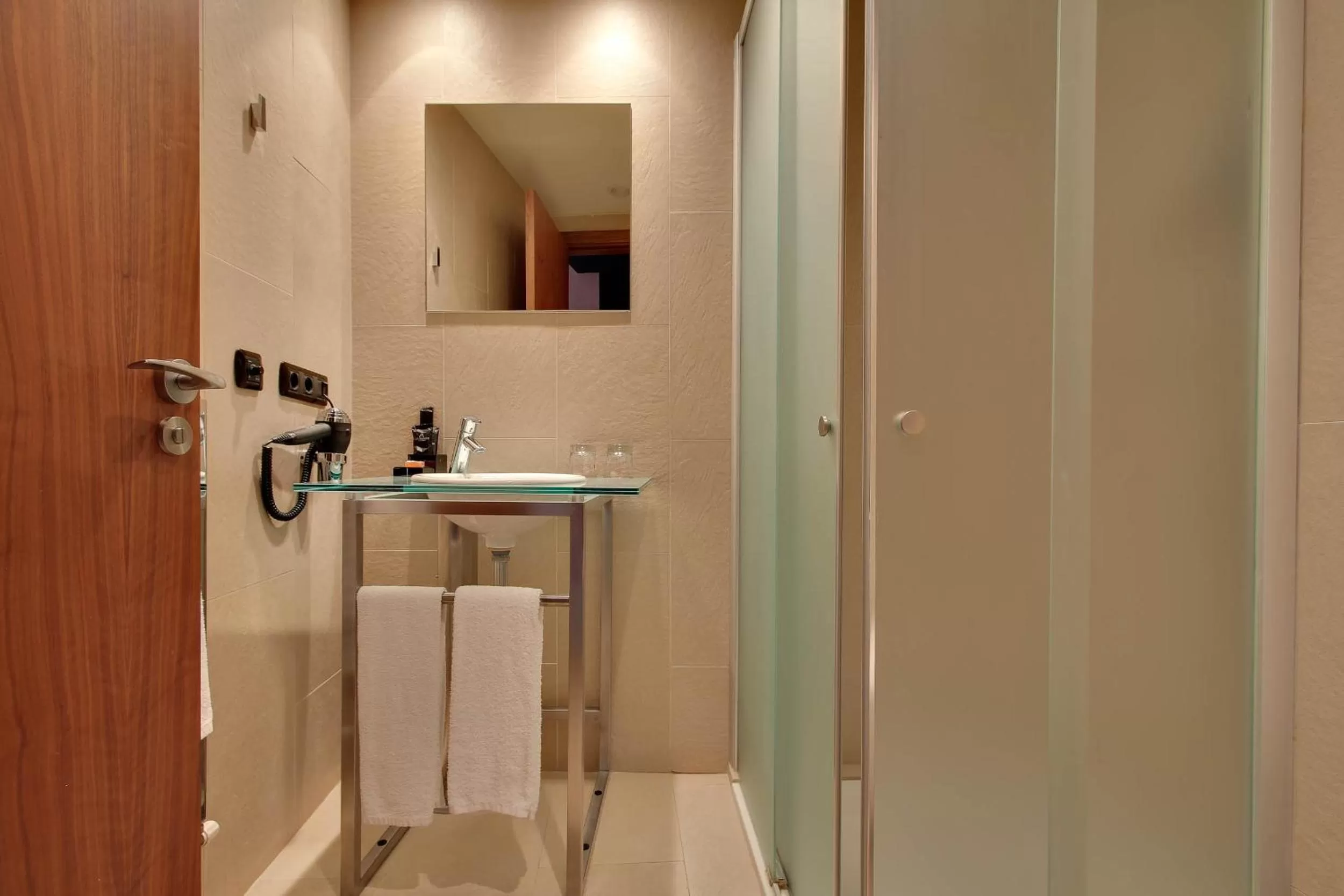 Bathroom in Hotel Badalona Tower