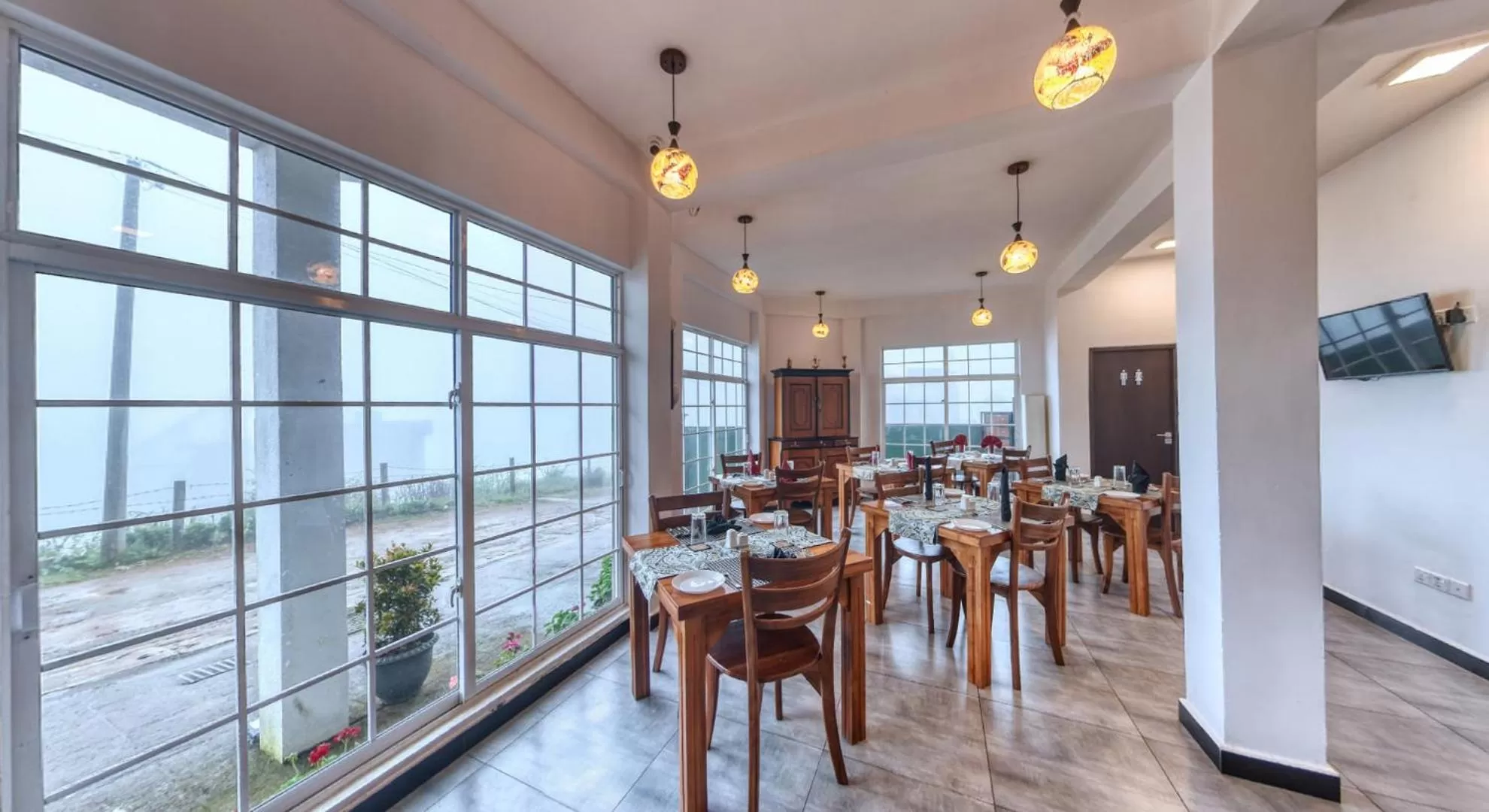 Restaurant/places to eat in Misthill Rest - Lavish Villa