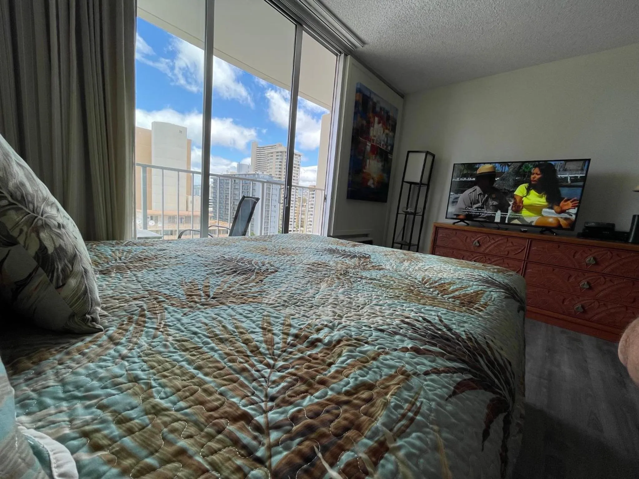 Tropical Studios at Marine Surf Waikiki - FREE PARKING - BEST LOCATION - FULL KITCHEN - SWIMMING POOL