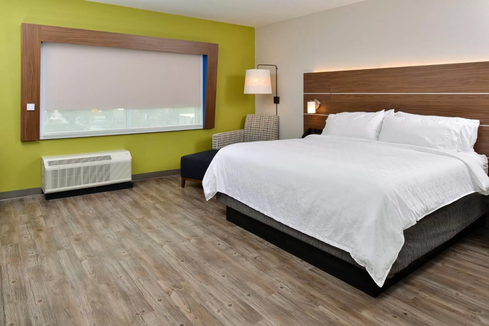 Photo of the whole room, Bed in Holiday Inn Express Orlando - South Park by IHG