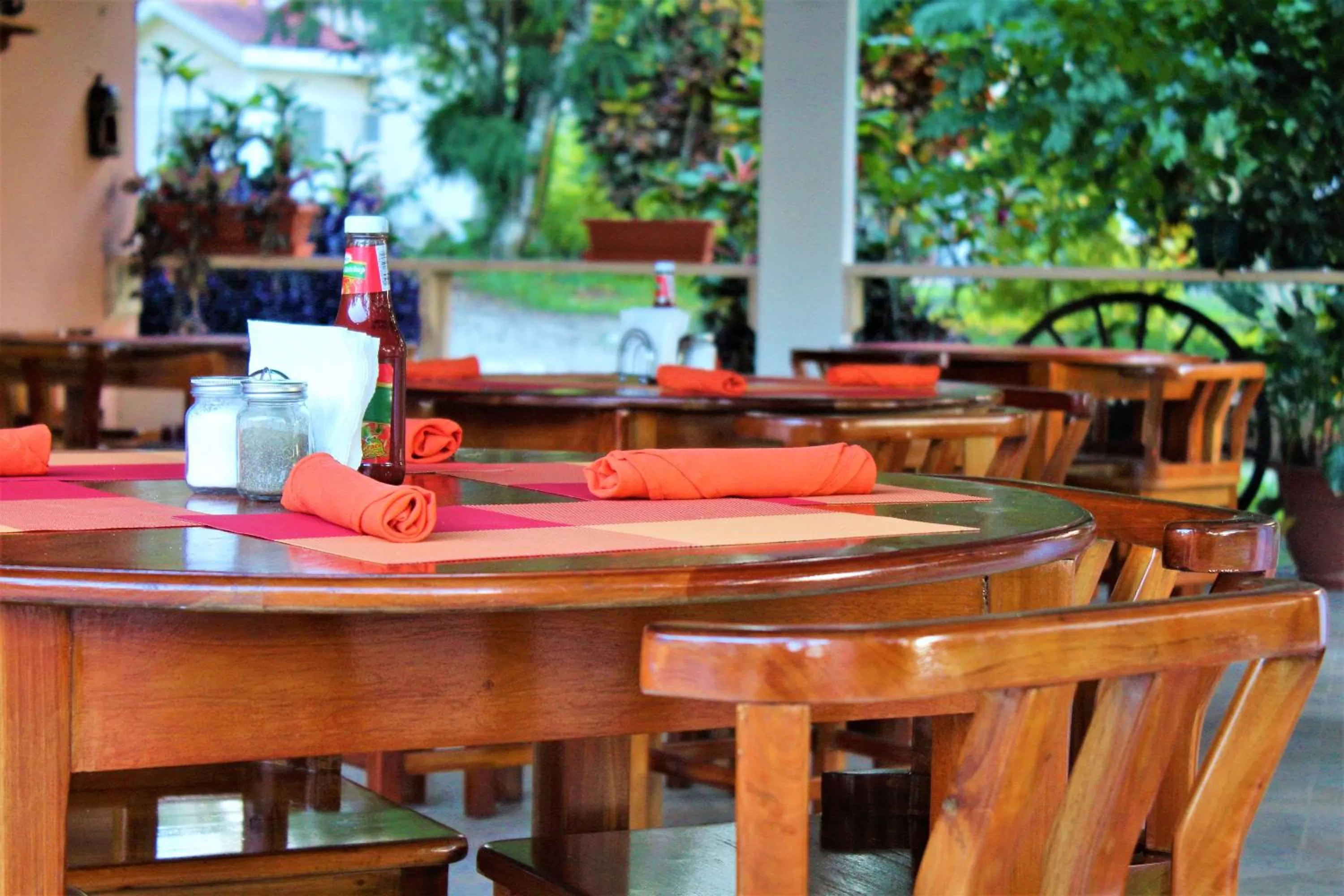 Restaurant/places to eat in The Log Cab-Inn