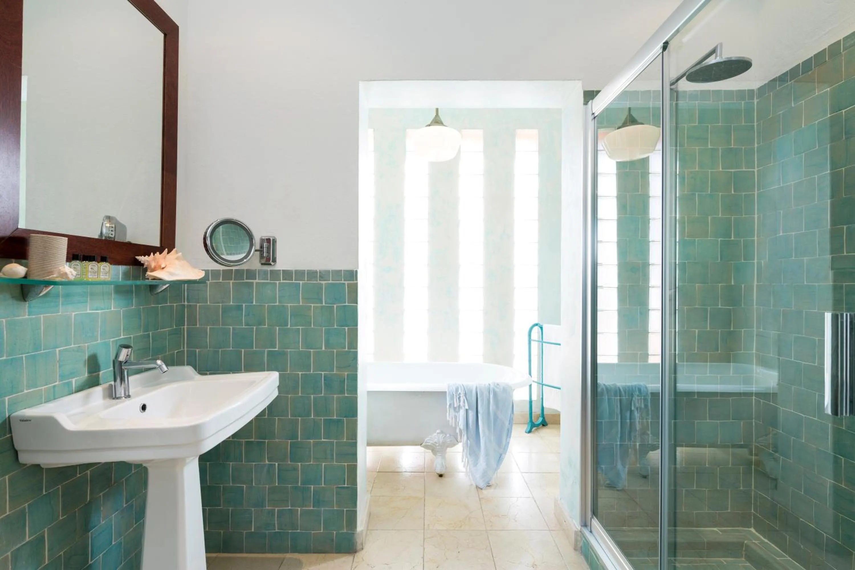 Shower in Hotel Punta Sur