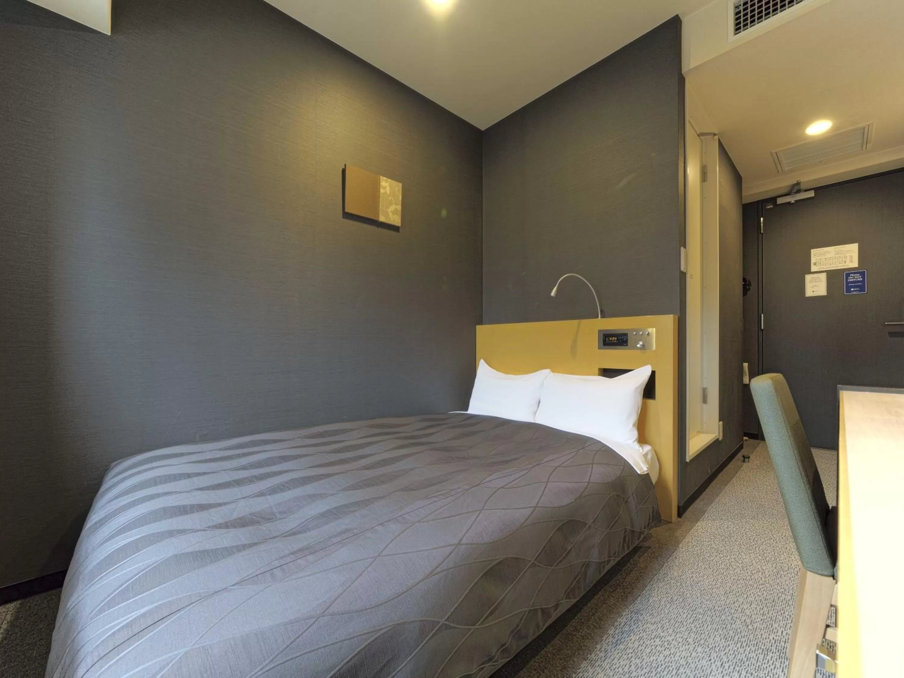 Bed in Meitetsu Inn Chita Handa Ekimae